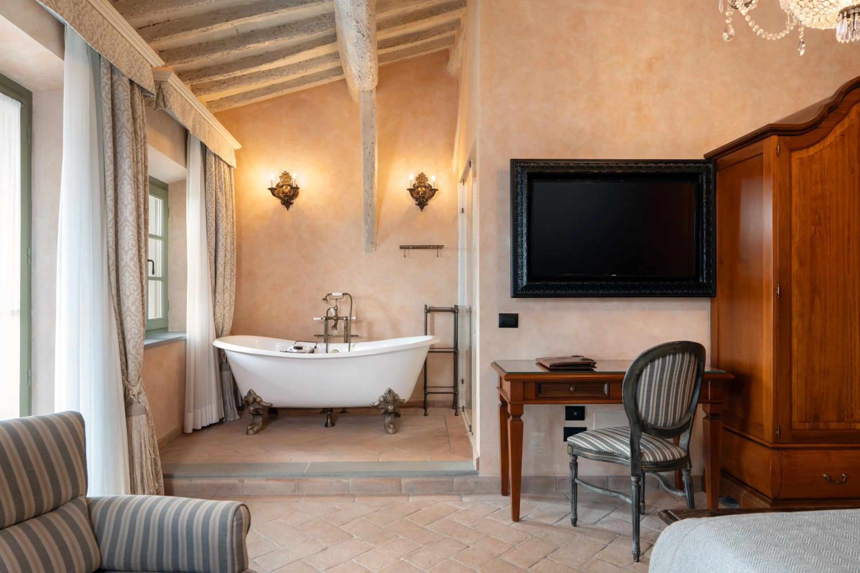 Bed in Villa Petriolo - Small Luxury Hotels of the World