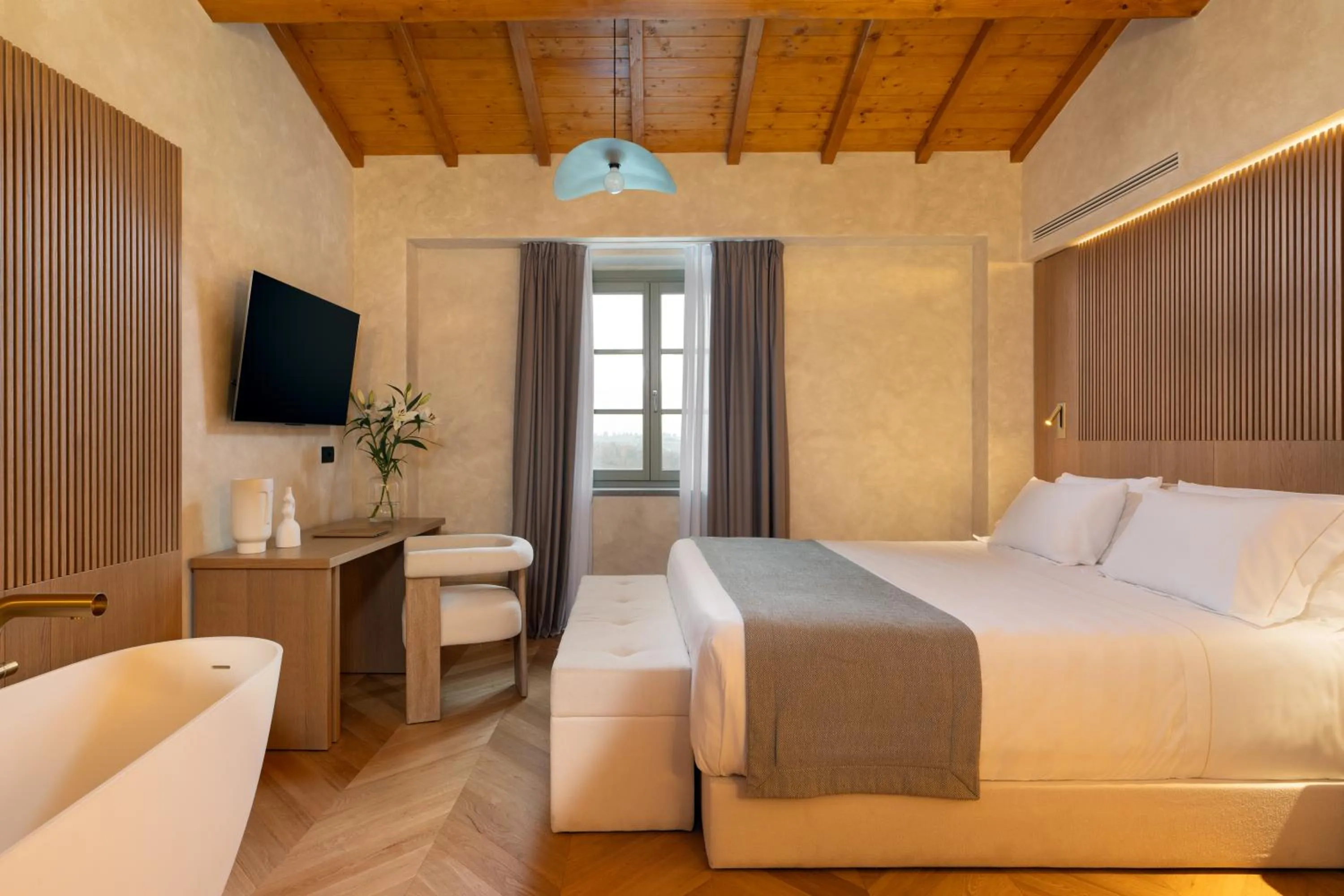Bedroom, Bed in Villa Petriolo - Small Luxury Hotels of the World