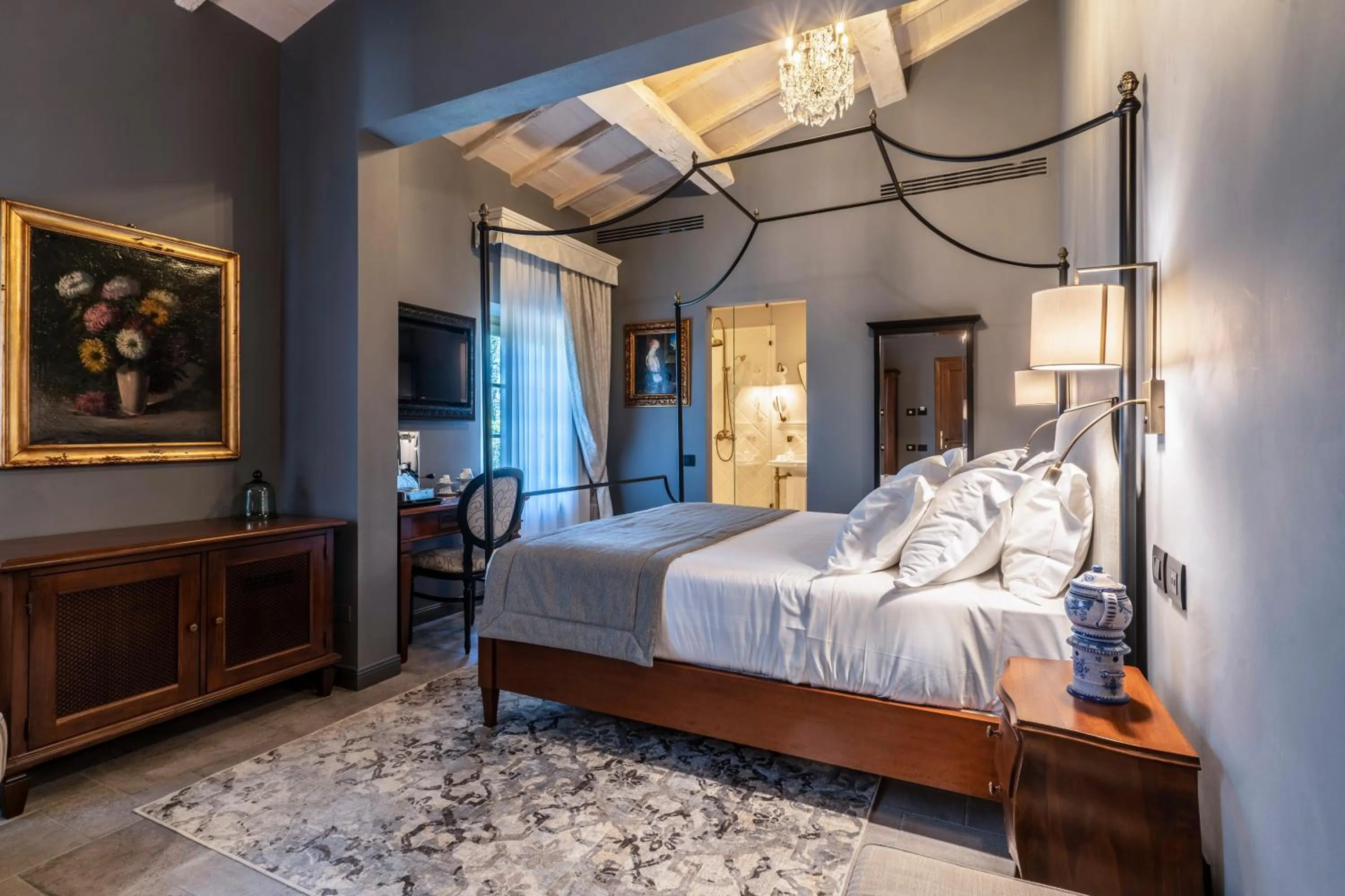 Bed in Villa Petriolo - Small Luxury Hotels of the World