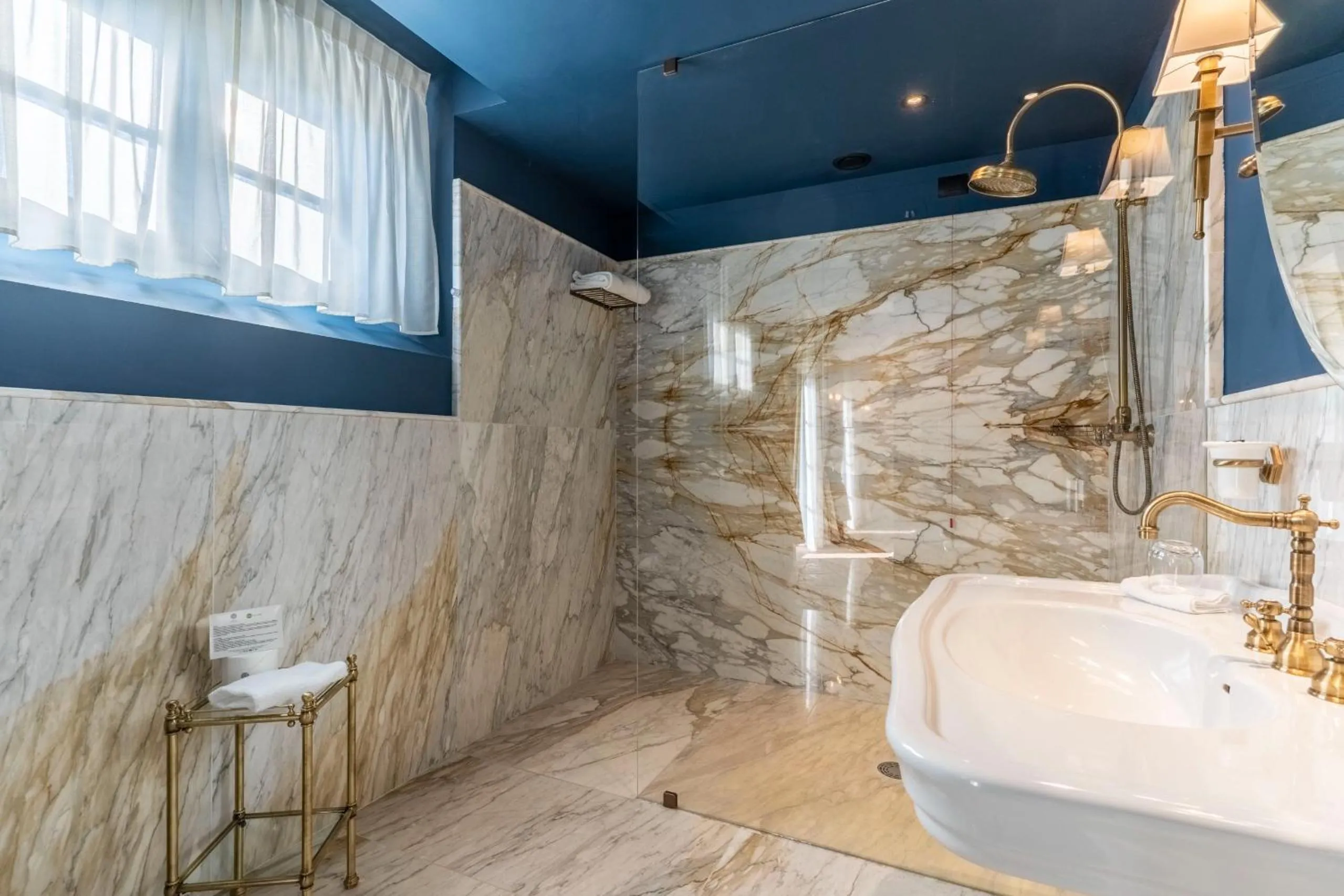 Shower in Villa Petriolo - Small Luxury Hotels of the World