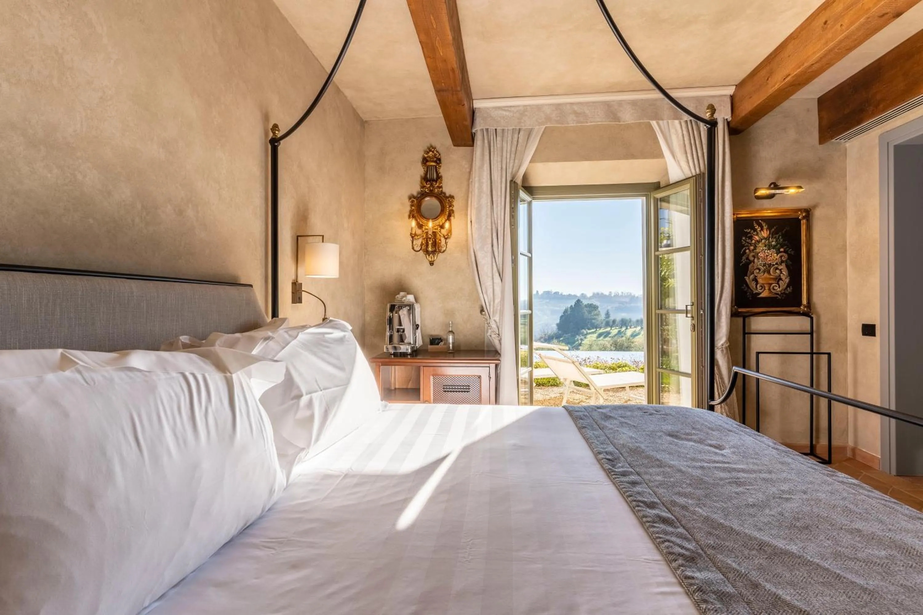 Bedroom, Bed in Villa Petriolo - Small Luxury Hotels of the World