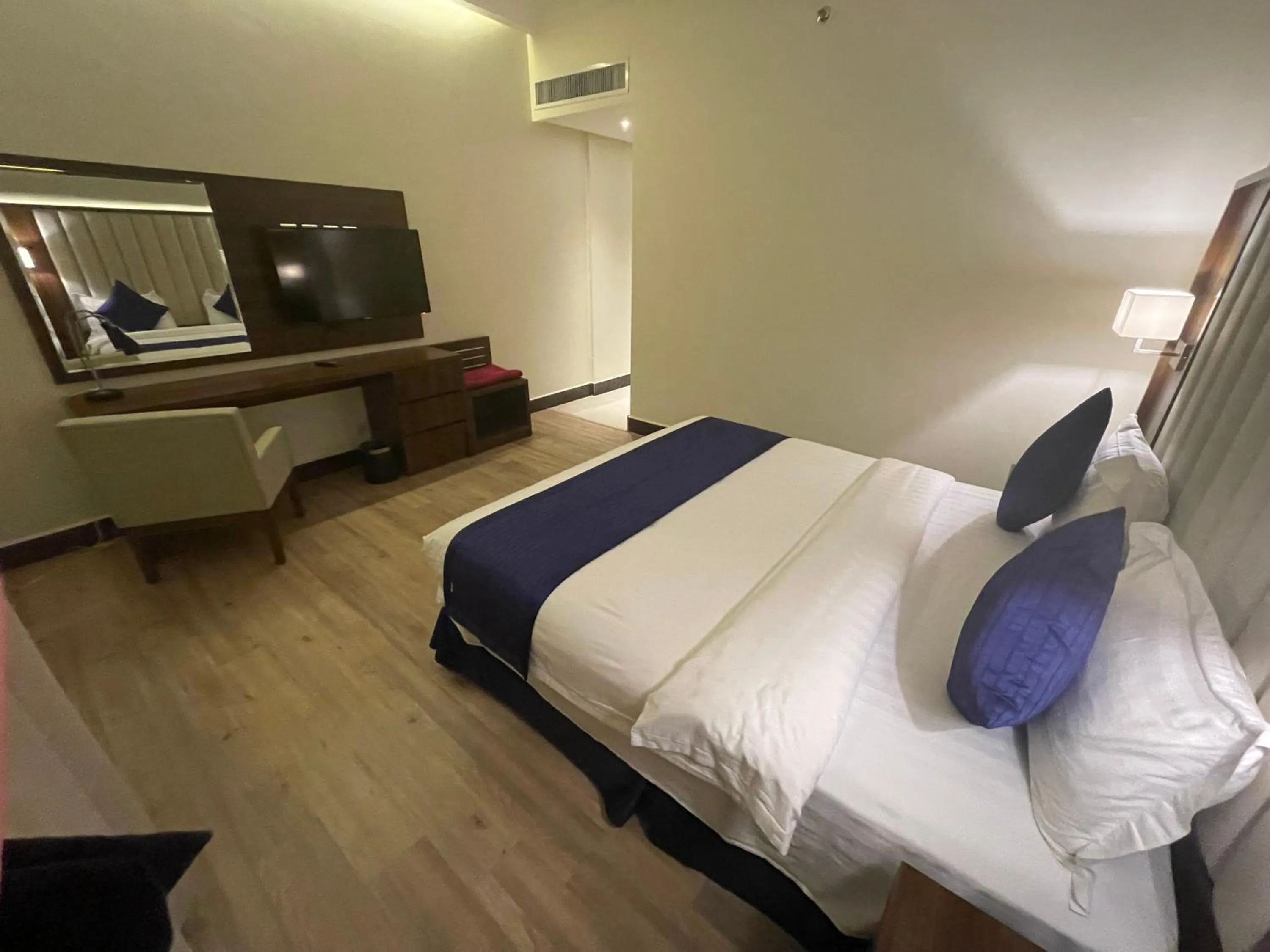 Photo of the whole room, Bed in Makarem Residence - Hotel Apartments
