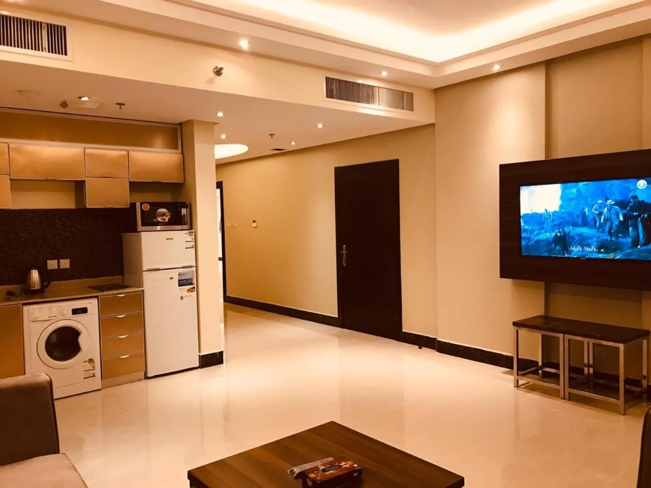 Communal lounge/ TV room in Makarem Residence - Hotel Apartments