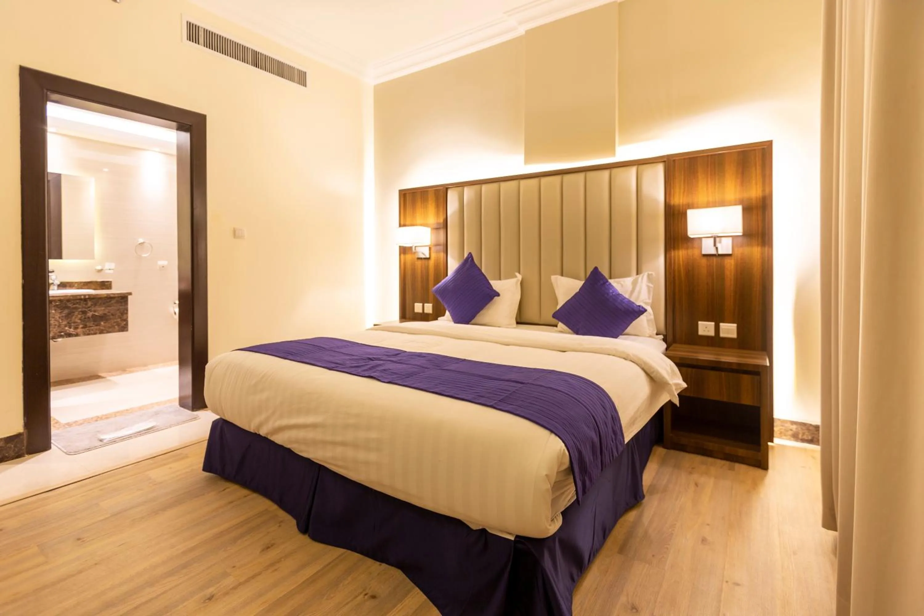 Photo of the whole room, Bed in Makarem Residence - Hotel Apartments