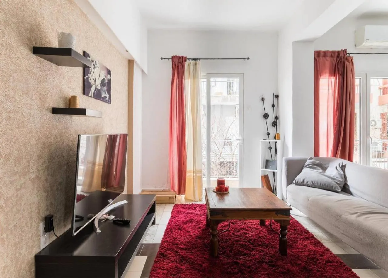 2BD- Perfect Location with square view