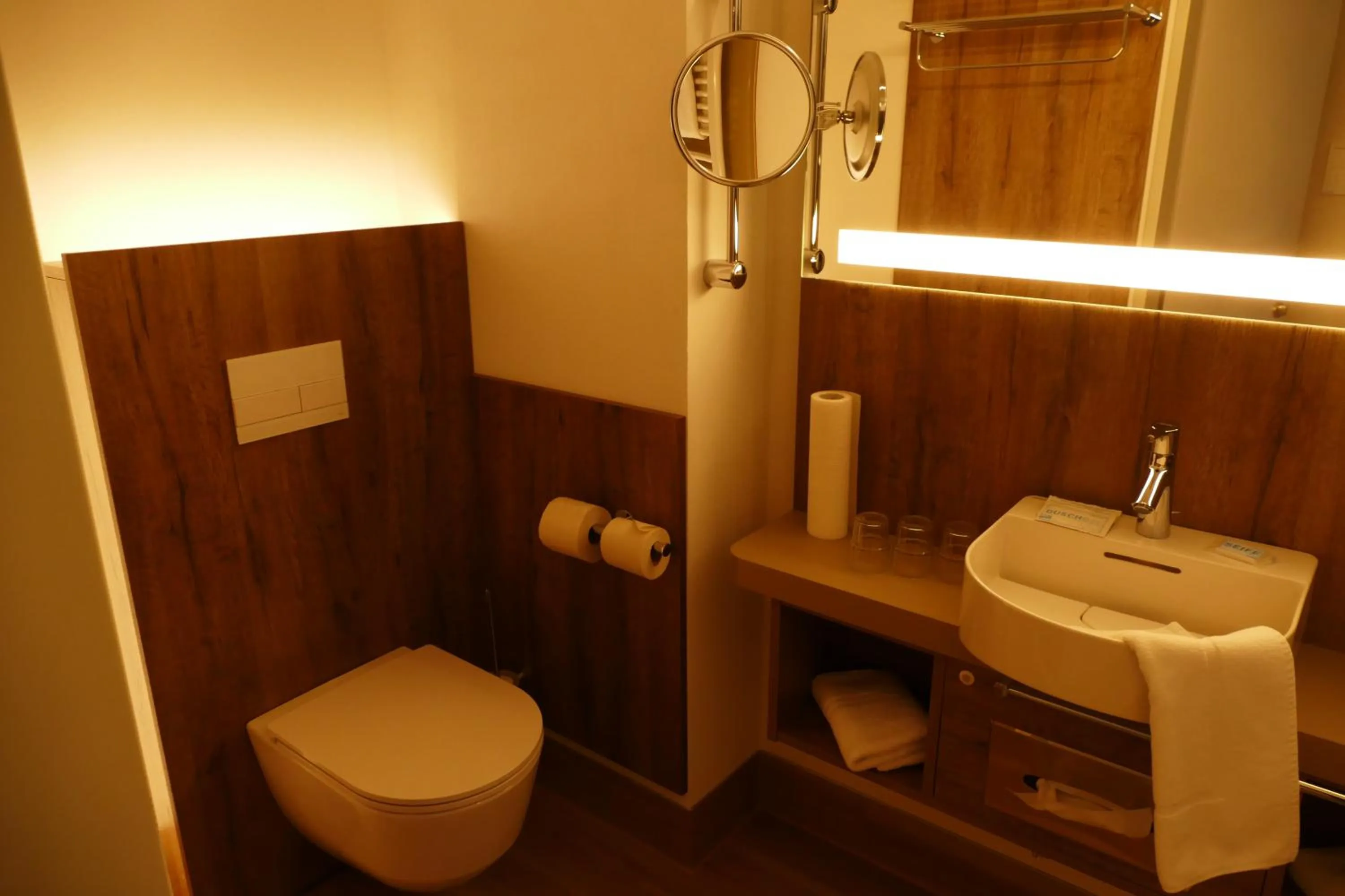 Bathroom in Meyn's Apartments & Hotel