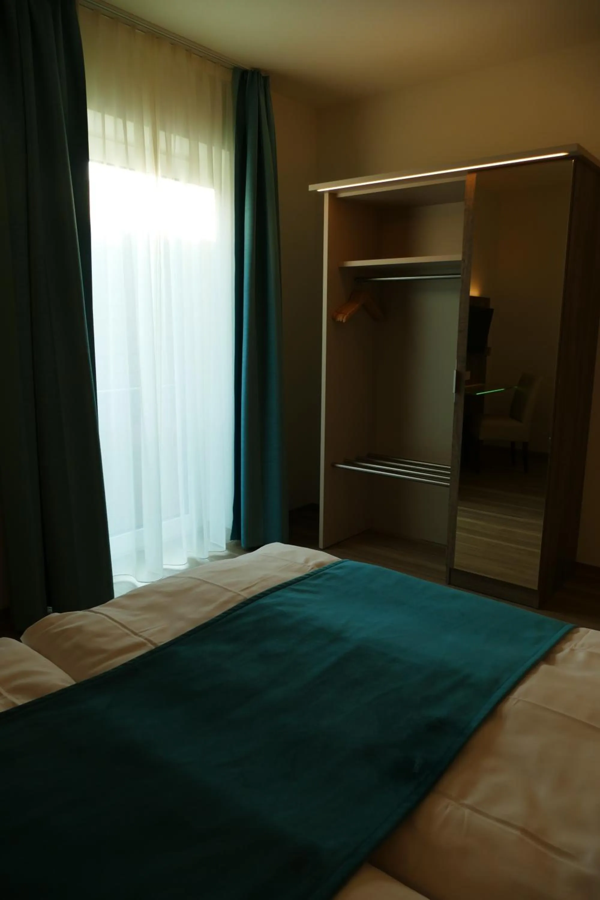 Photo of the whole room, Bed in Meyn's Apartments & Hotel