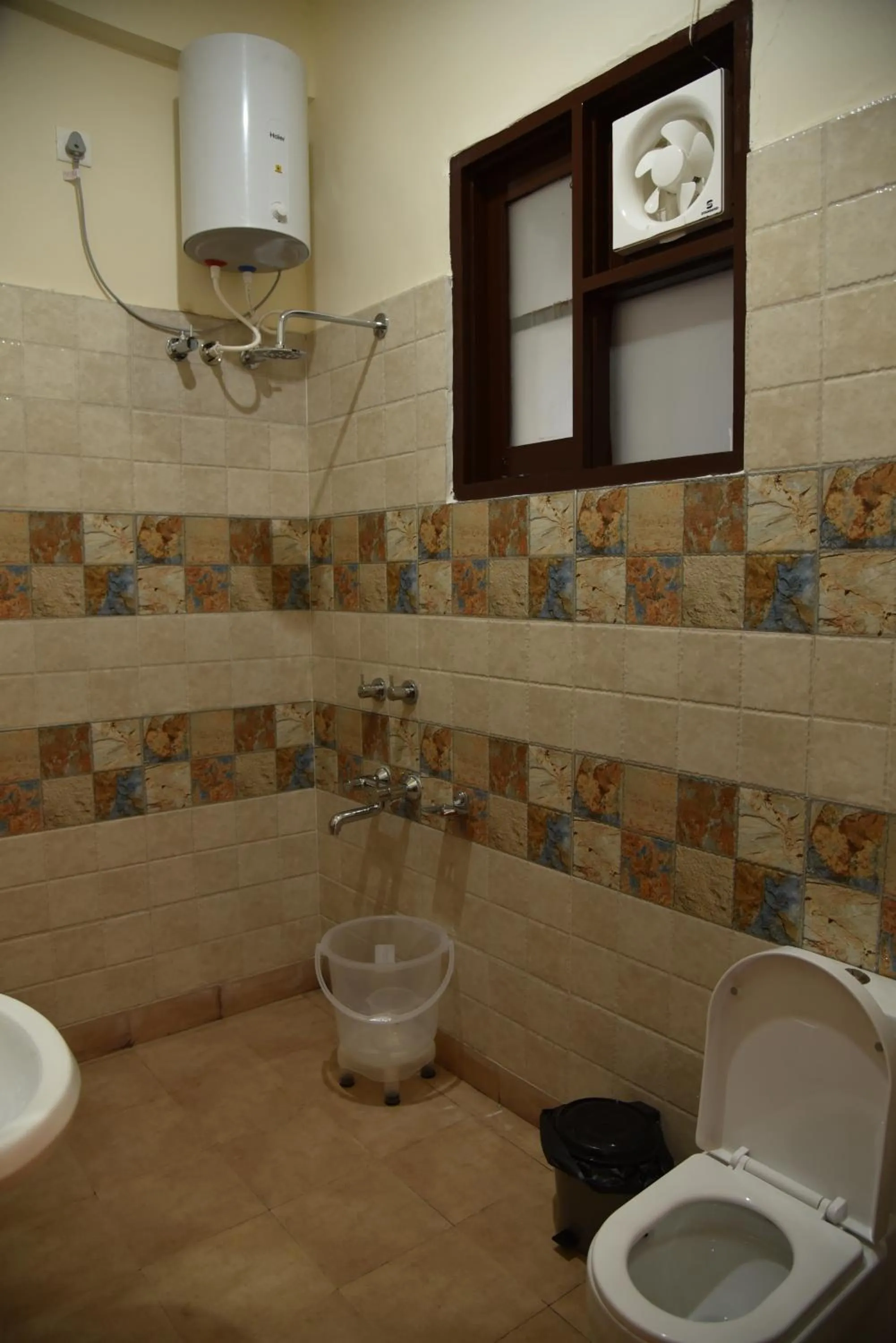 Bathroom in Mastiff Wildcrest Dharamshala Chamunda Devi Temple