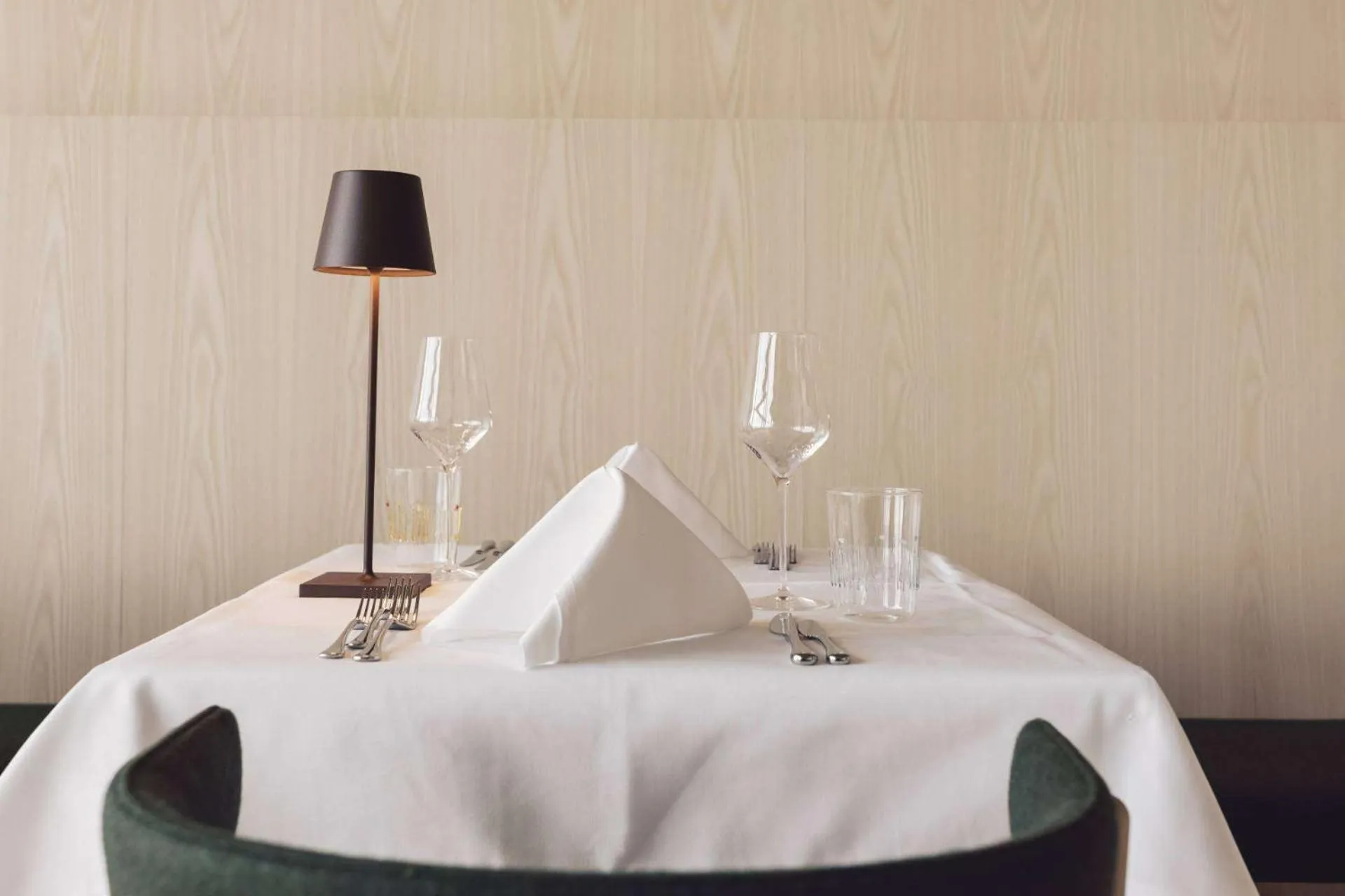 Restaurant/places to eat, Bed in Hotel Milla Montis