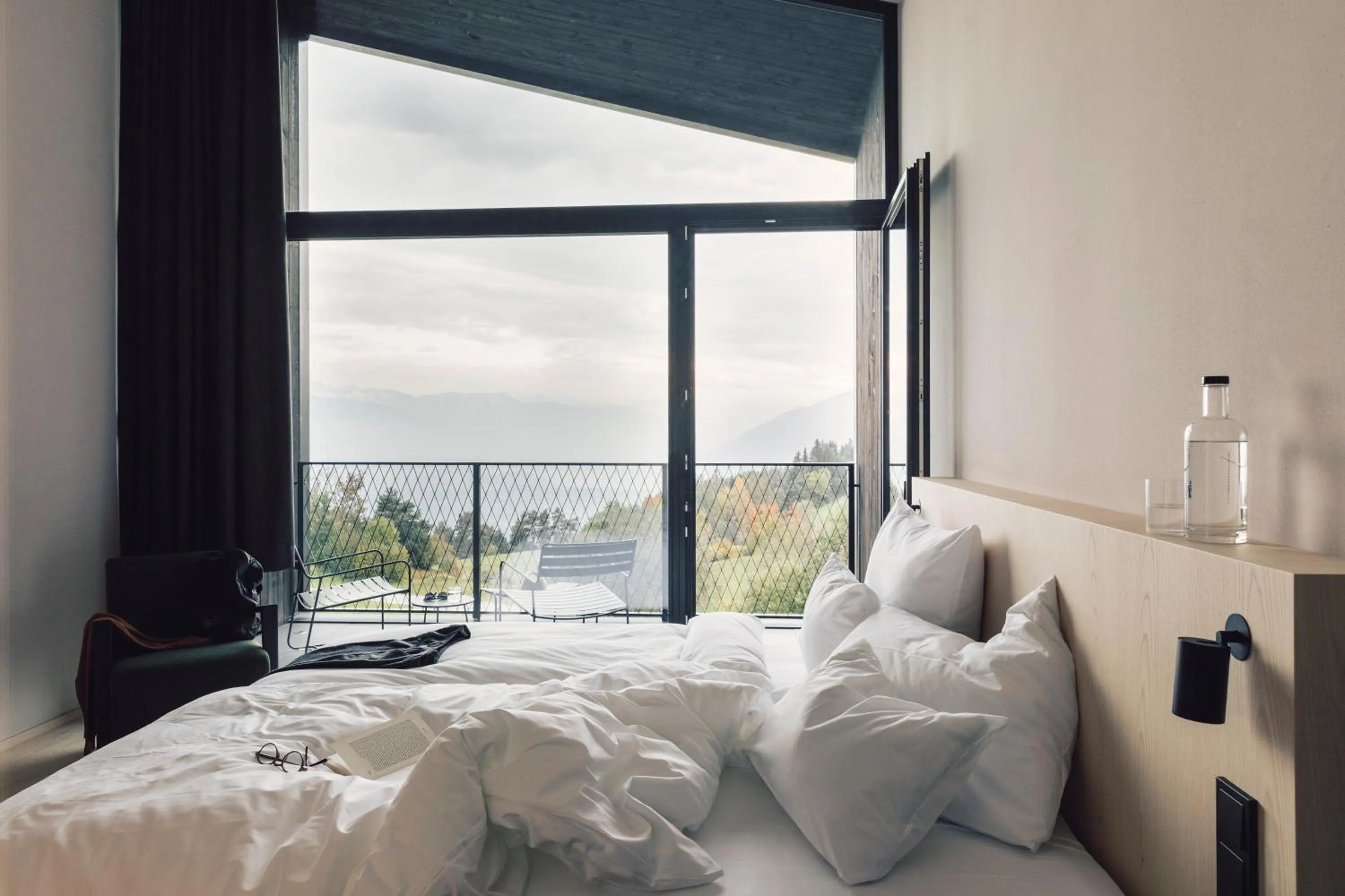 View (from property/room), Bed in Hotel Milla Montis