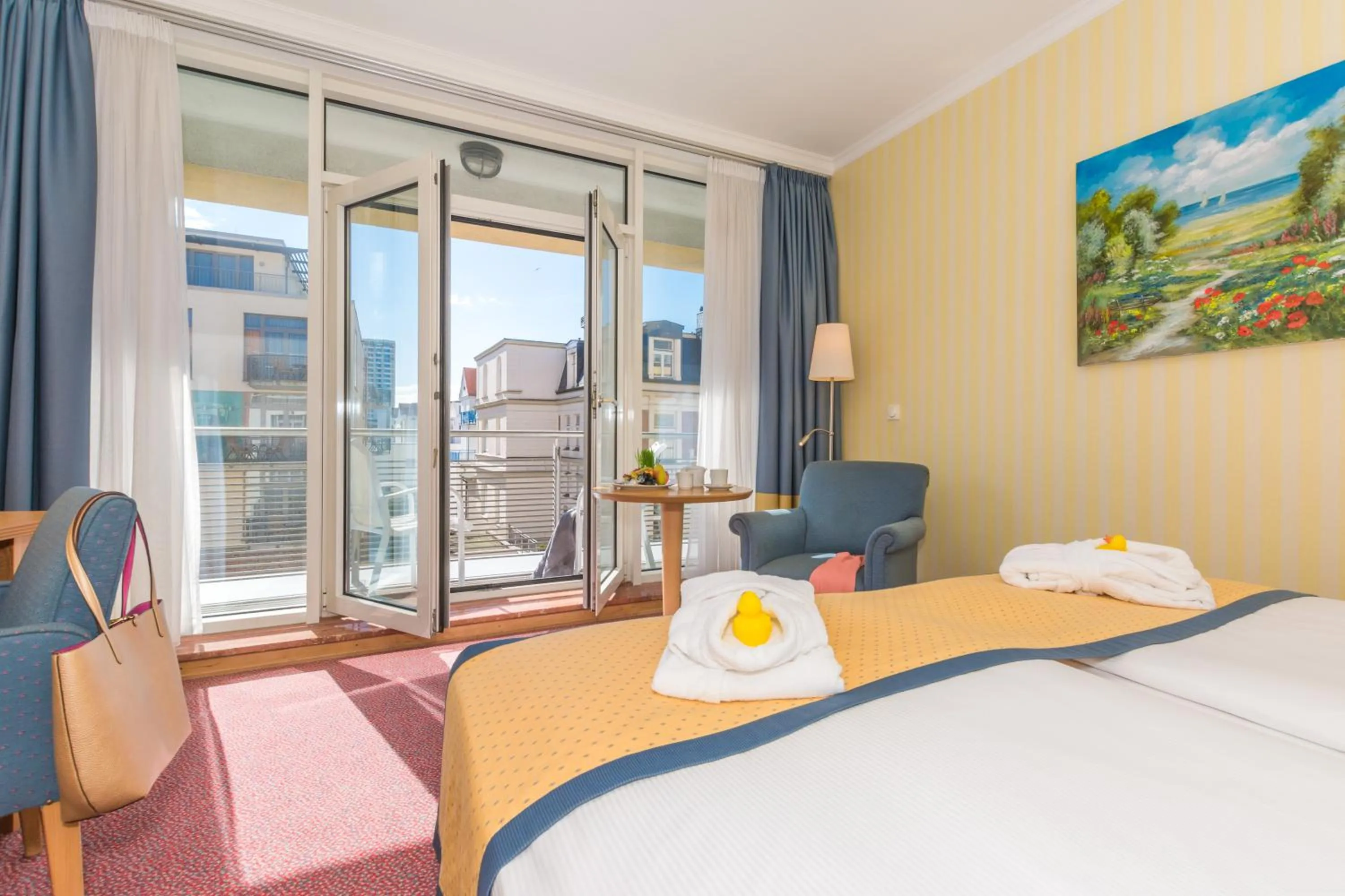 Photo of the whole room, Bed in Strand-Hotel Hübner