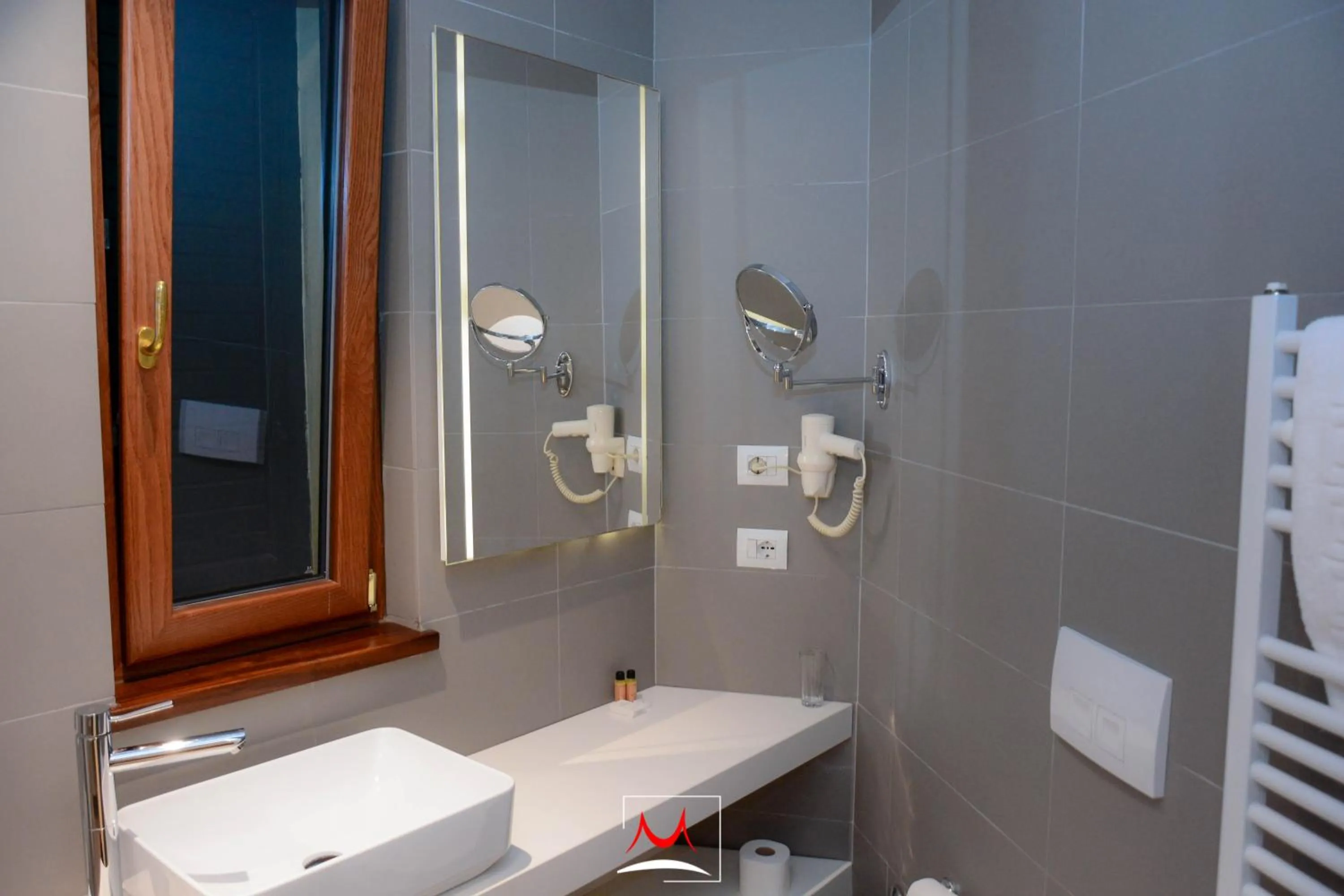 Shower in Hotel Theatro- City Center