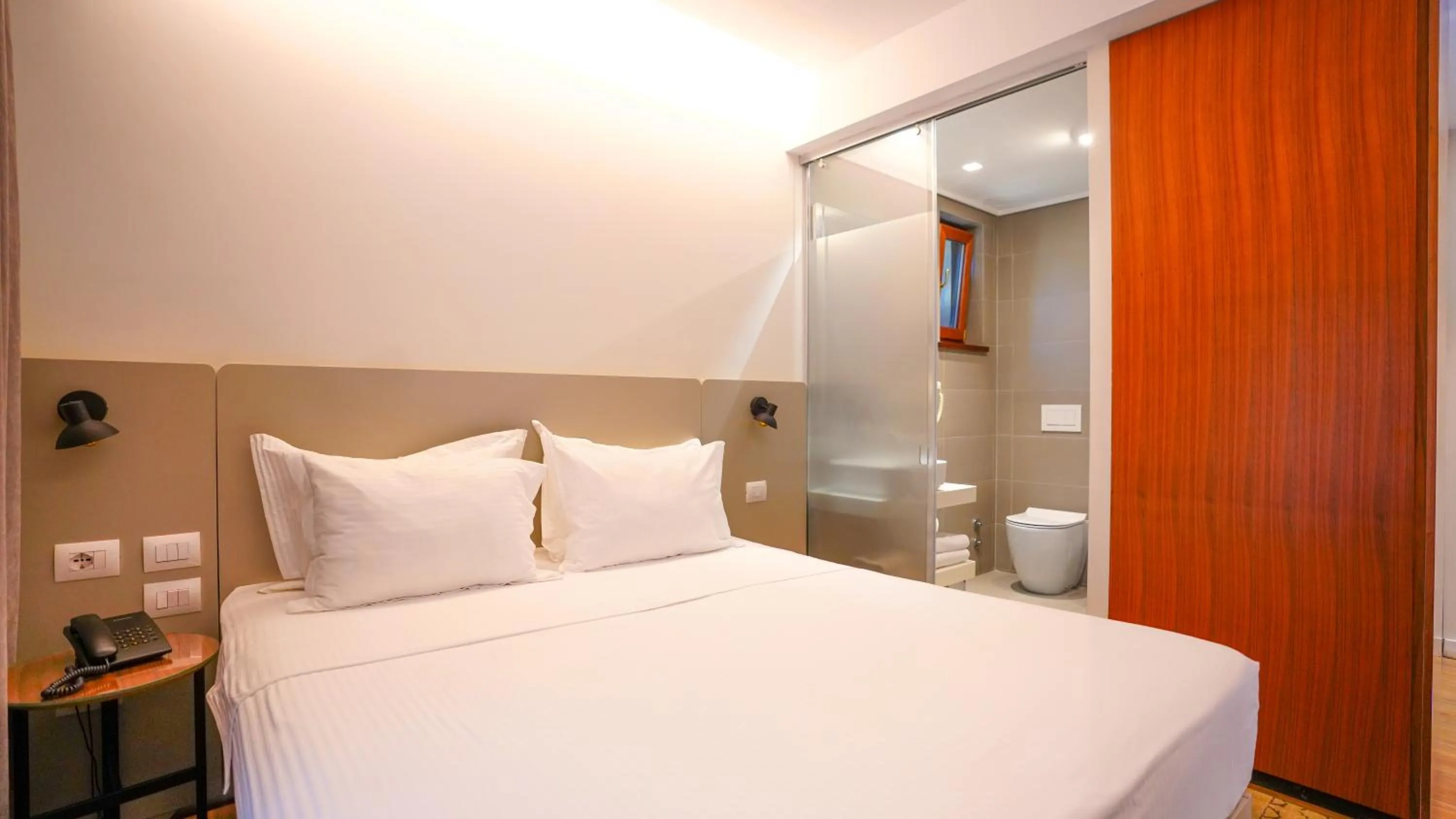 Toilet, Bed in Hotel Theatro- City Center