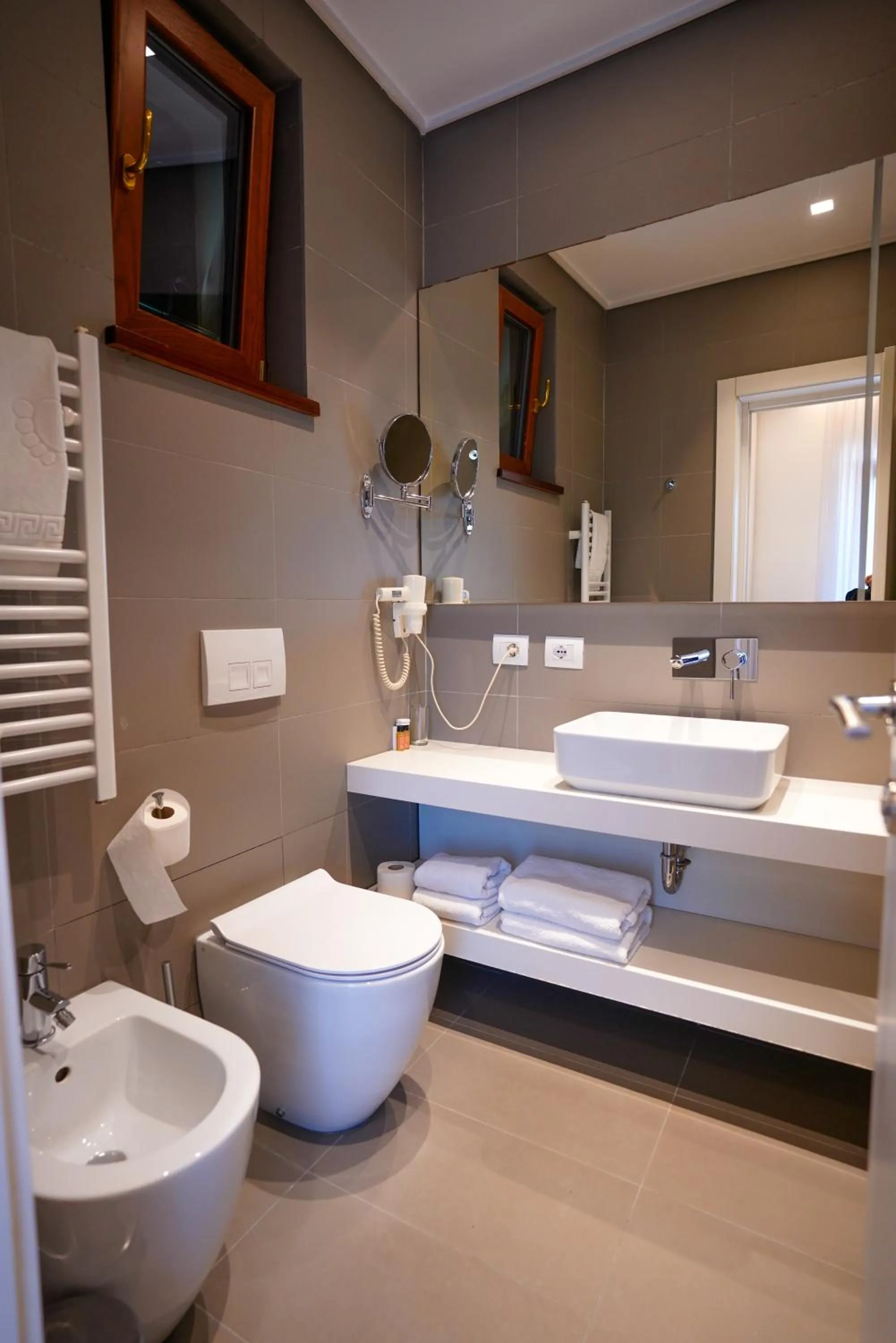 Toilet in Hotel Theatro- City Center