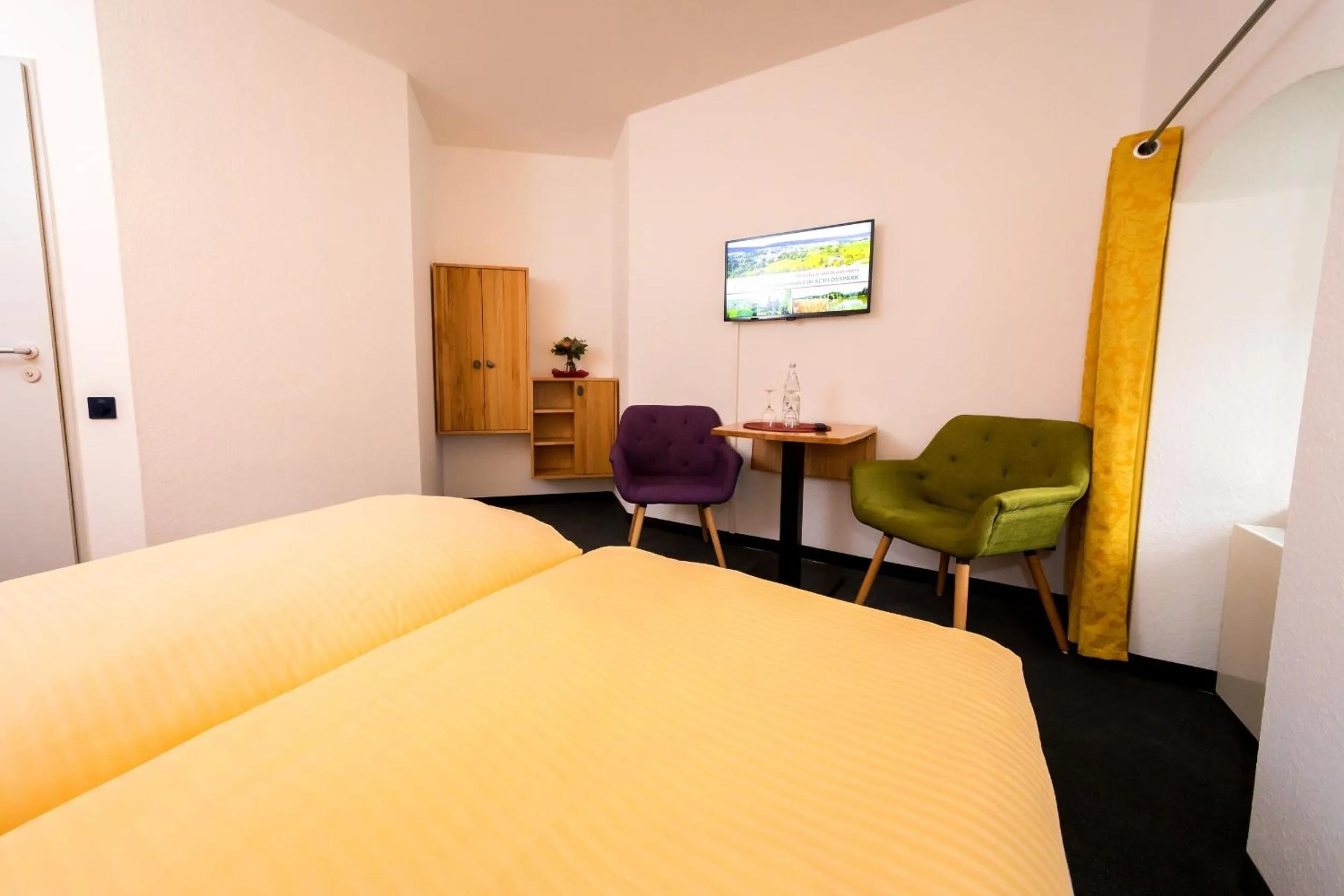 Bed in Wohlfühlhotel IM SCHLOSSPARK - Self CheckIn