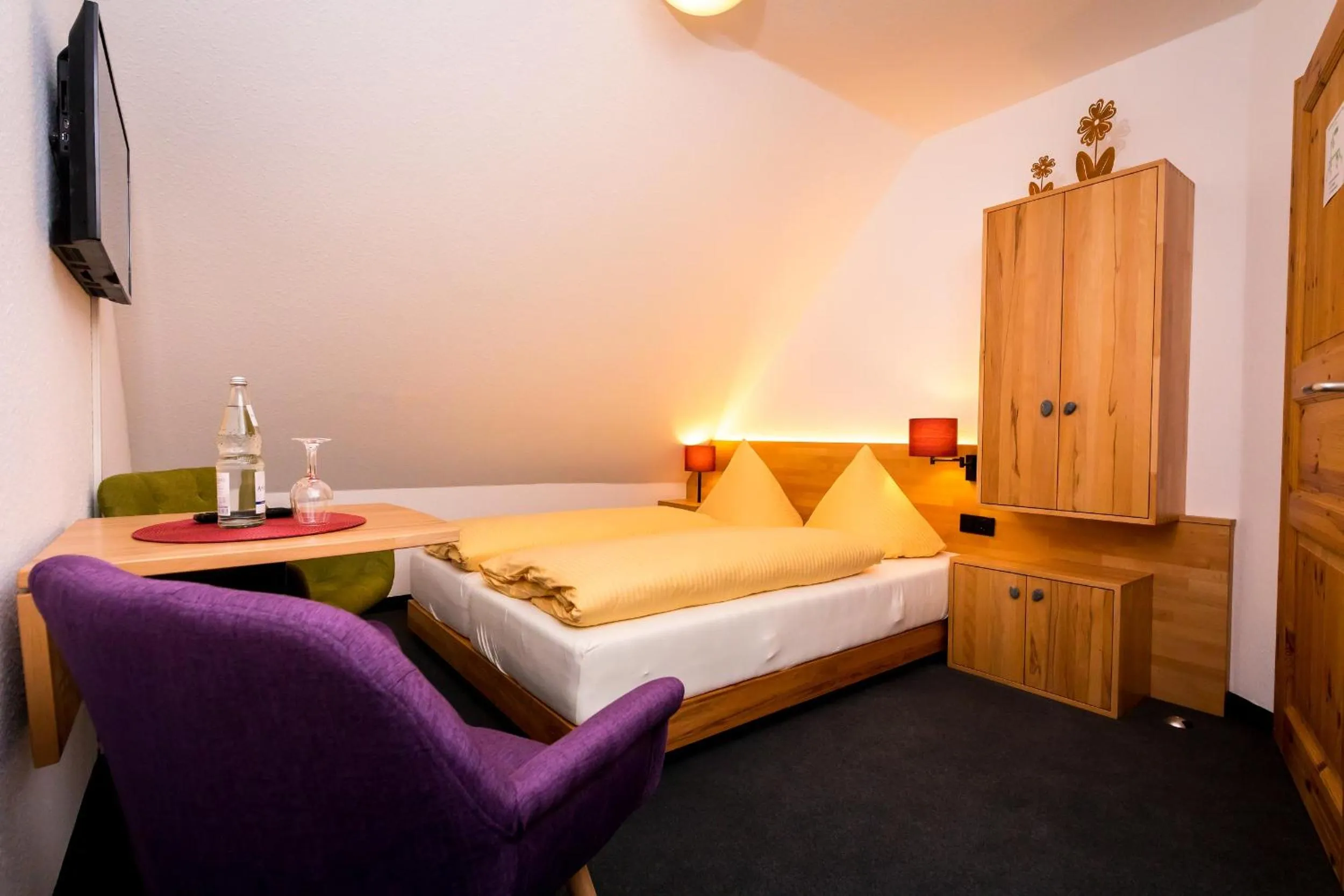 Bed in Wohlfühlhotel IM SCHLOSSPARK - Self CheckIn