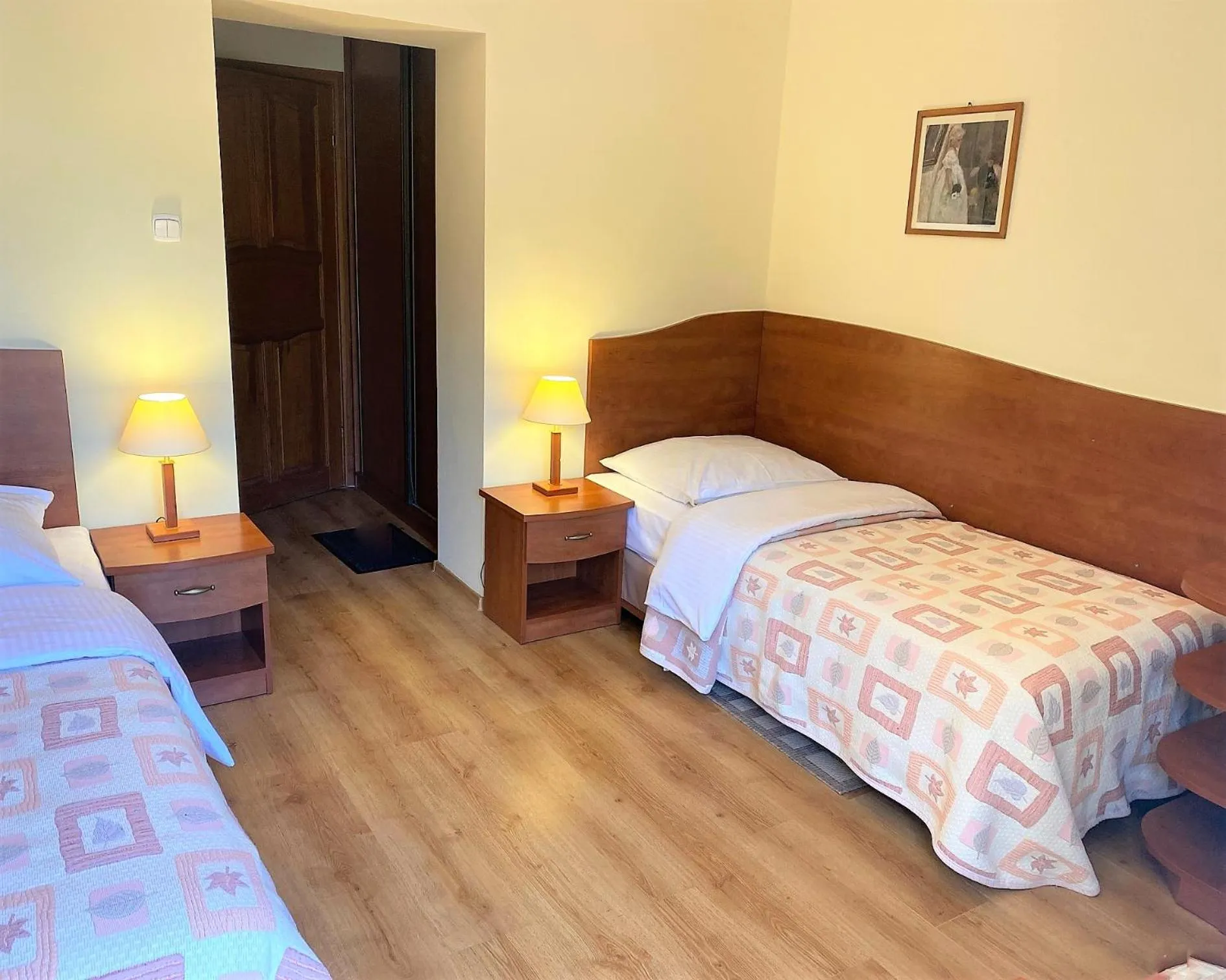 Photo of the whole room in Willa Solmare