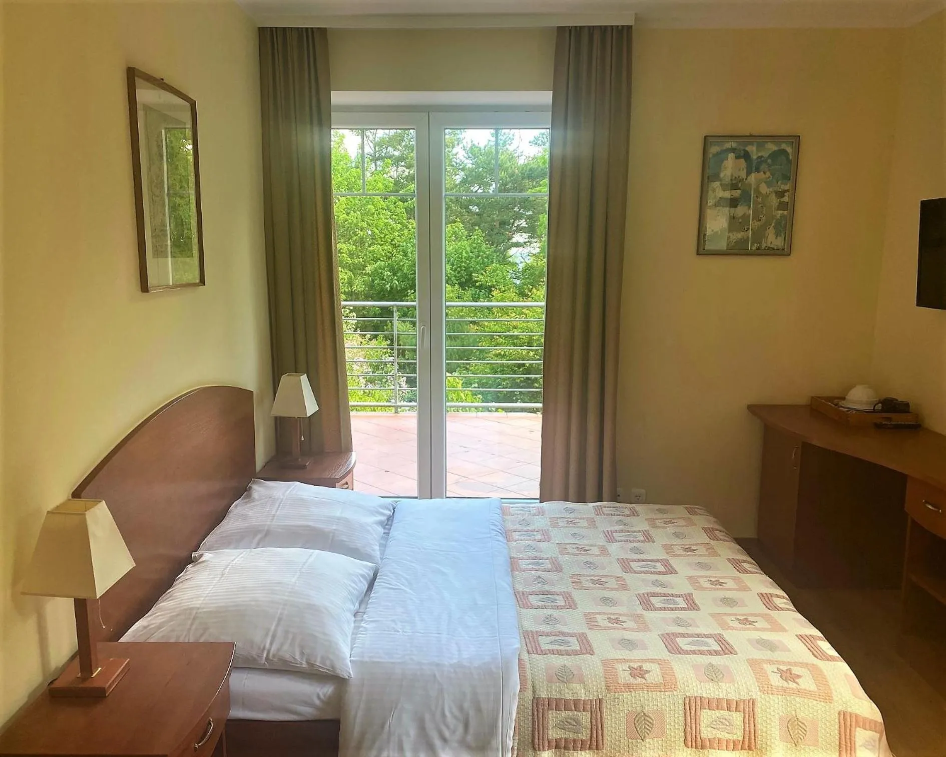 Photo of the whole room in Willa Solmare