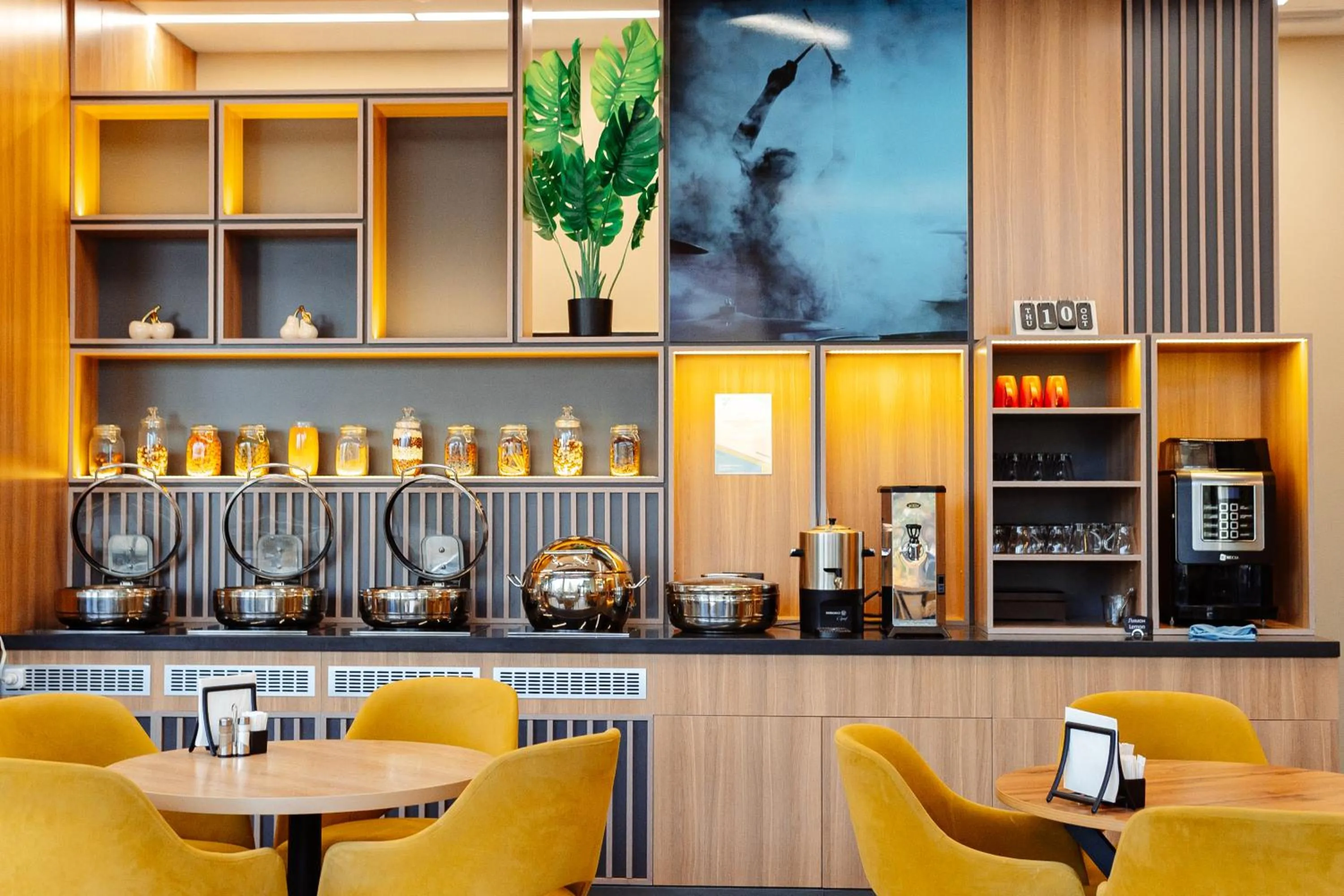 Restaurant/places to eat in Ibis Aktobe