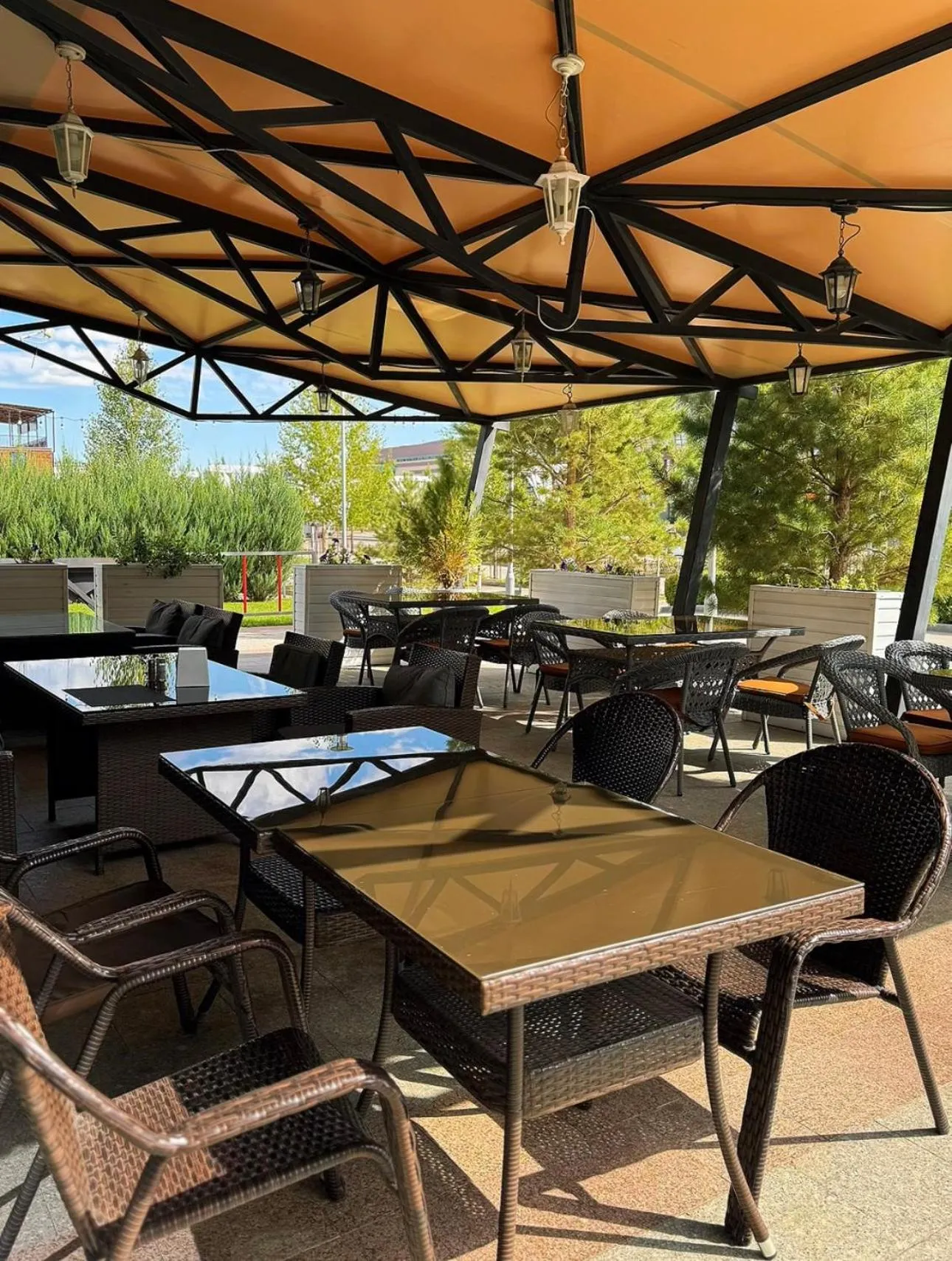 Restaurant/places to eat in Ibis Aktobe