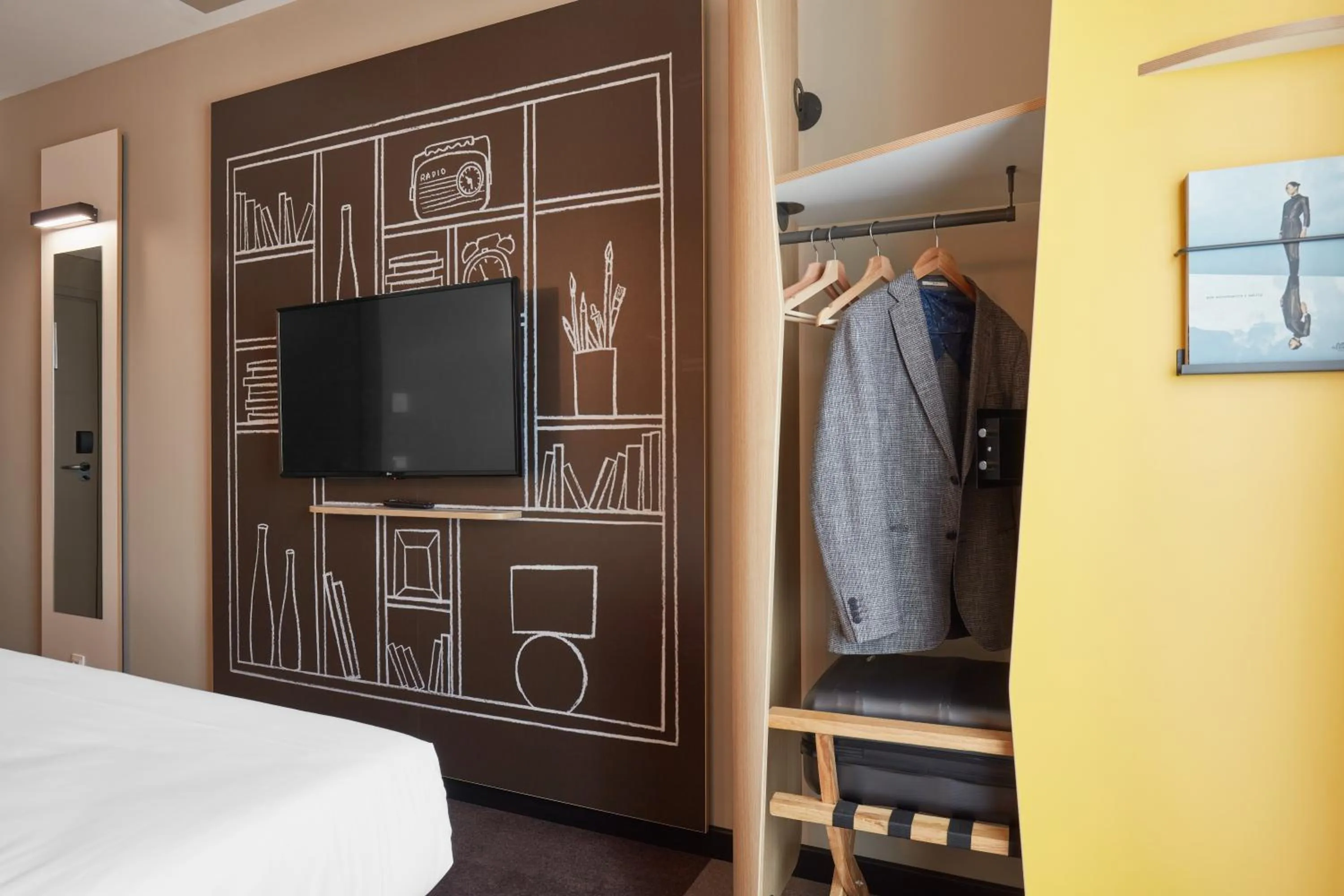 wardrobe, Bed in Ibis Aktobe