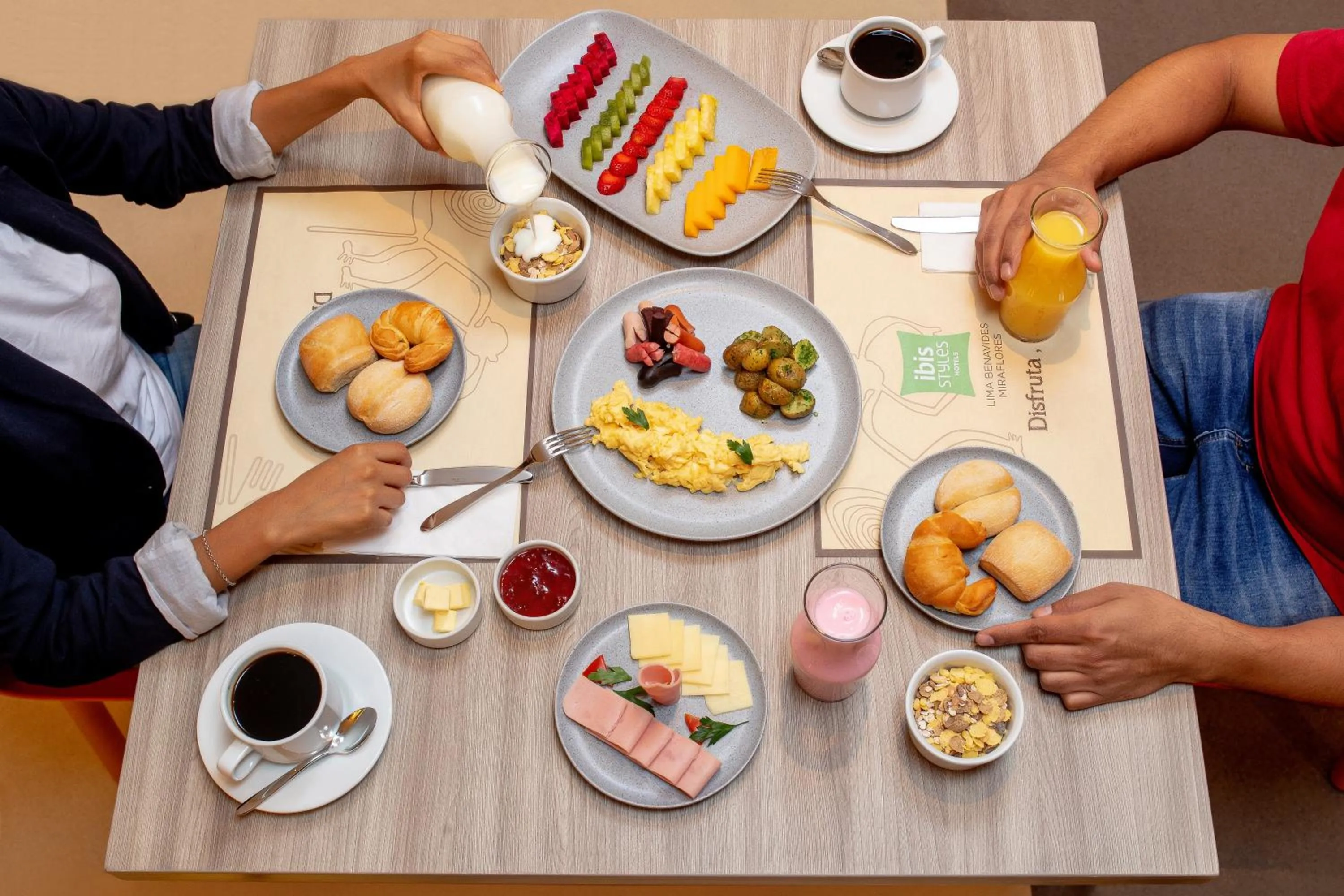 Breakfast in ibis Styles Lima Benavides Miraflores