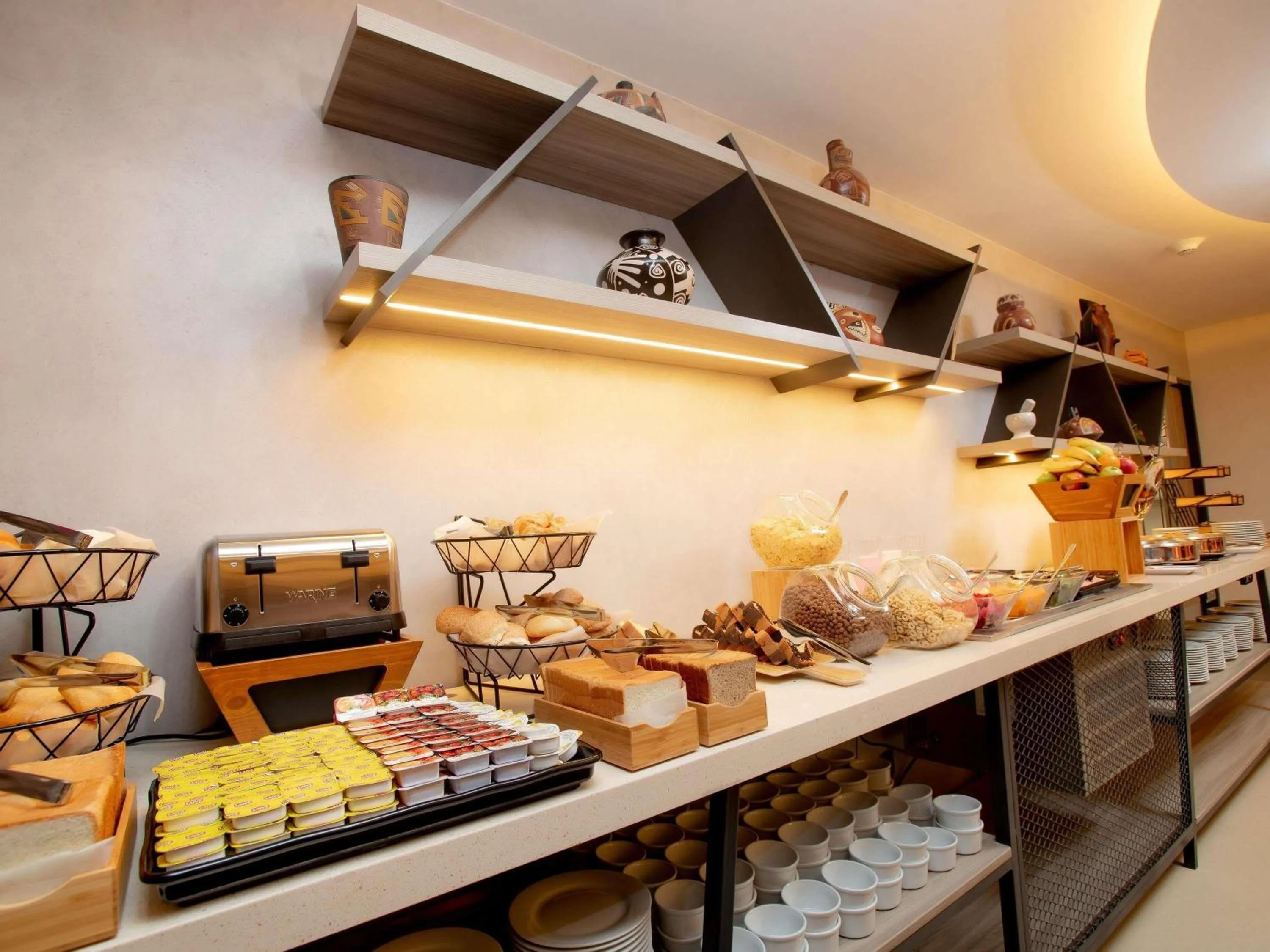 Breakfast in ibis Styles Lima Benavides Miraflores