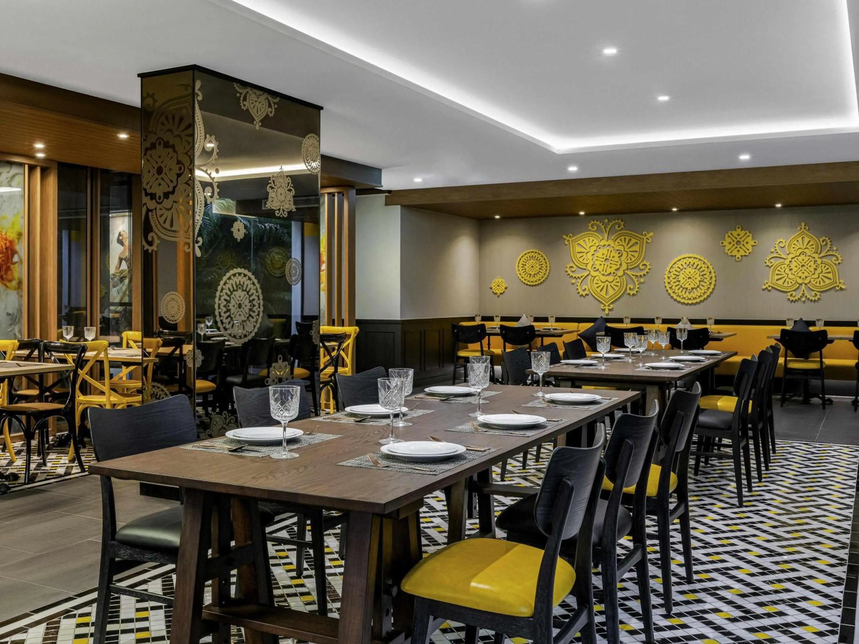 Restaurant/places to eat in ibis Styles Bangkok Silom