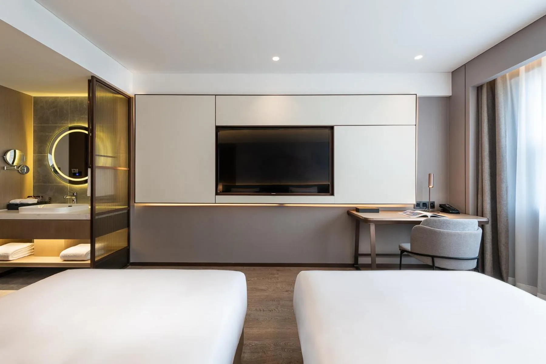 Photo of the whole room, Bed in Novotel Xi'an The Bell Tower