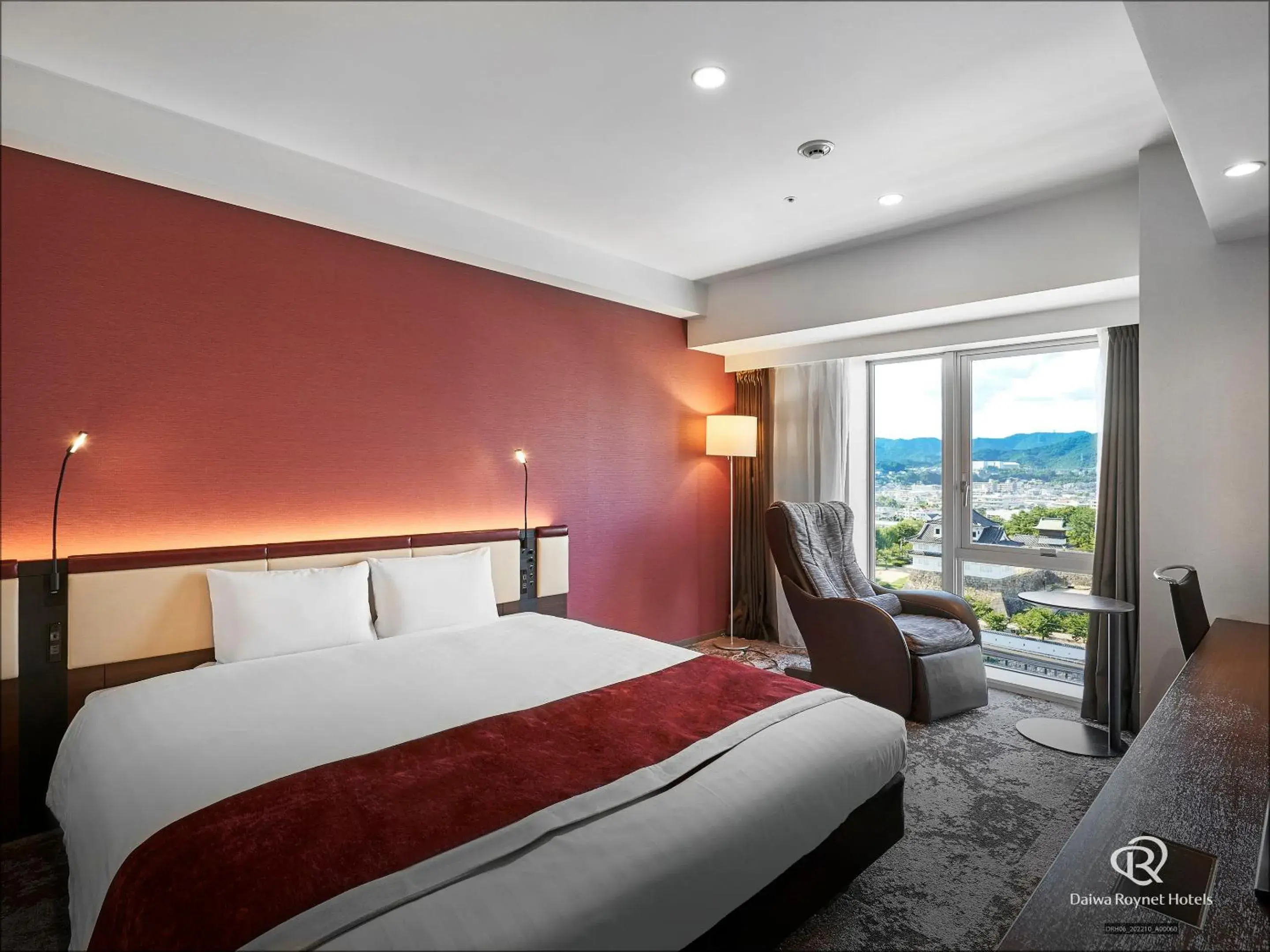 Deluxe King Room with Castle View - single occupancy in Daiwa Roynet Hotel Fukuyama Ekimae Deluxe King Room with Castle View - single occupancy in Daiwa Roynet Hotel Fukuyama Ekimae