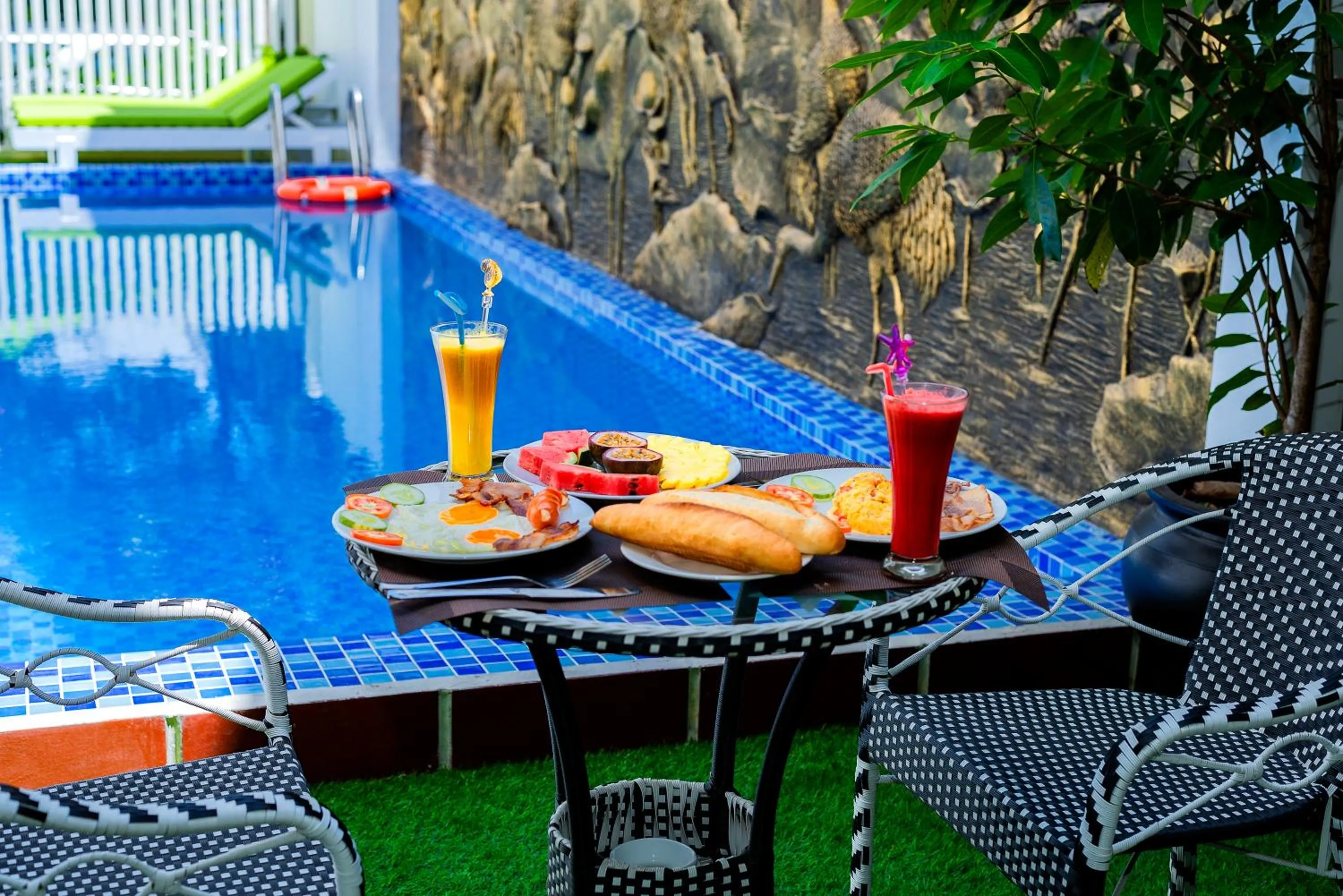 Food and drinks in Green Hill Hotel