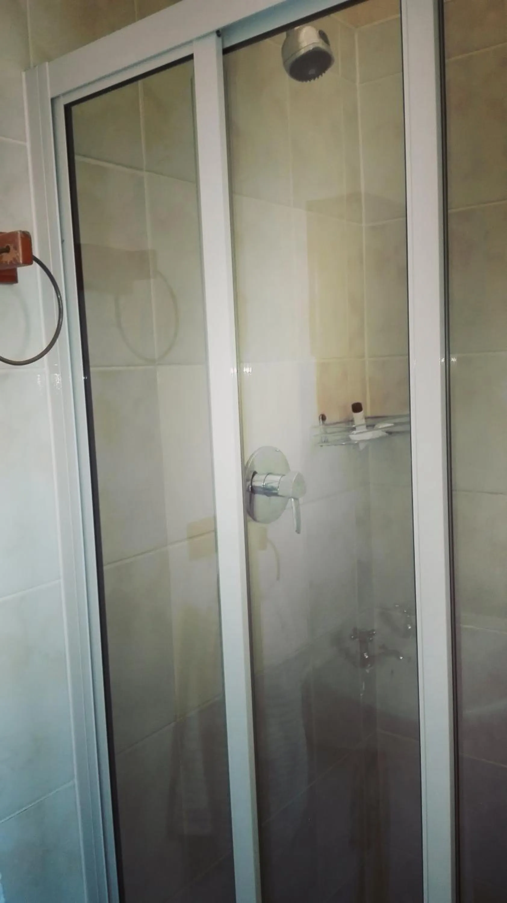 Shower in The Riverhouse Guesthouse