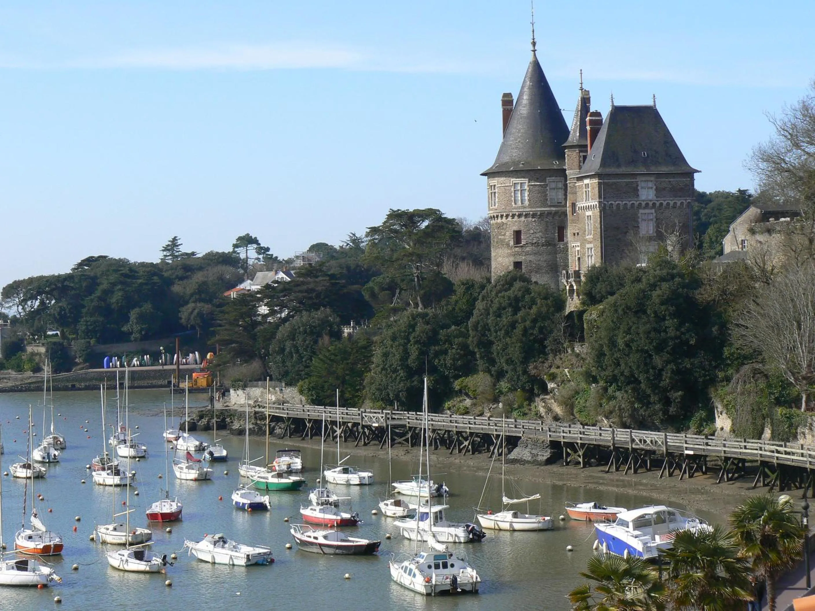 Property building in Hôtel Beau Soleil