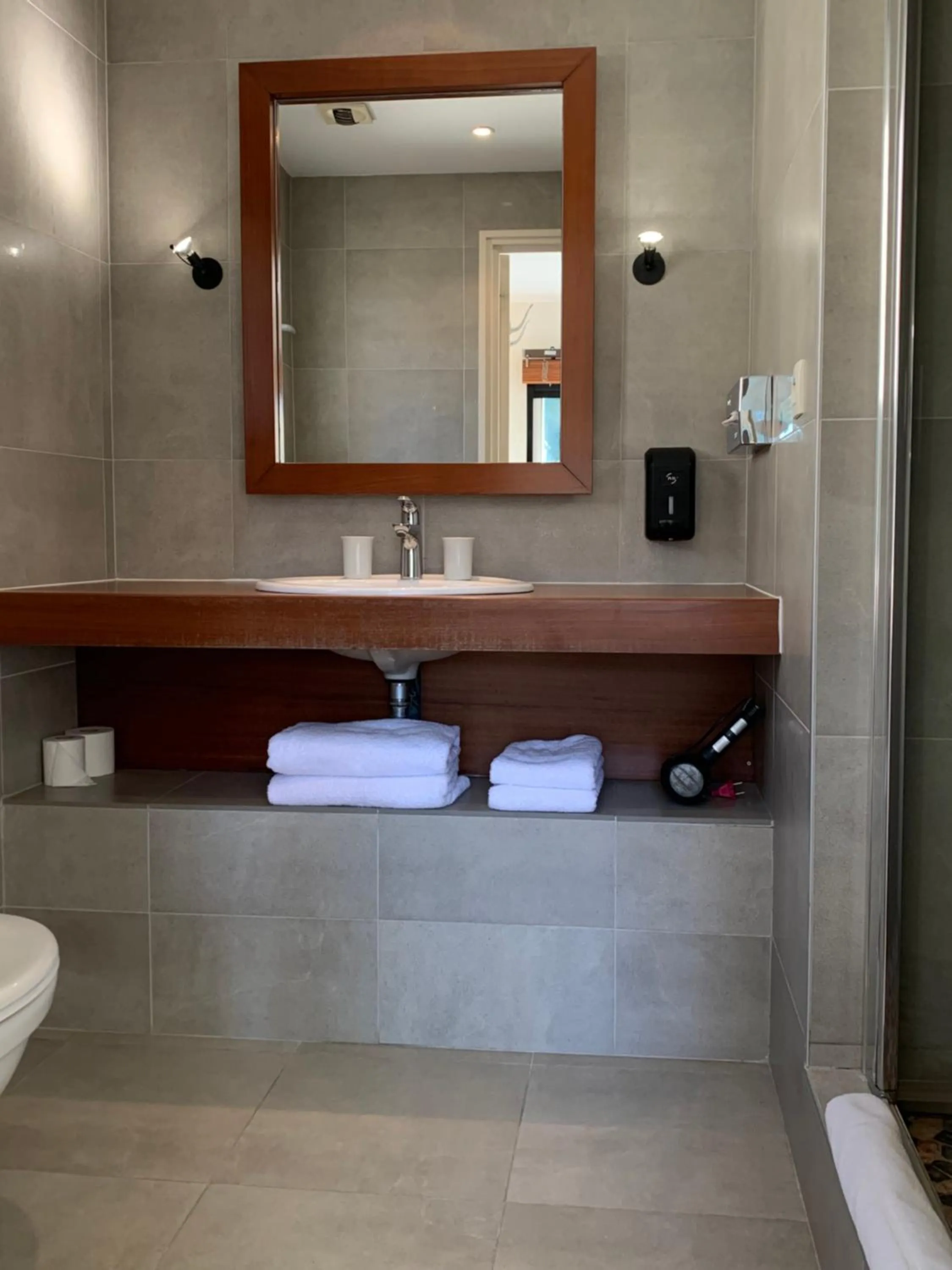 Shower in Hôtel Beau Soleil