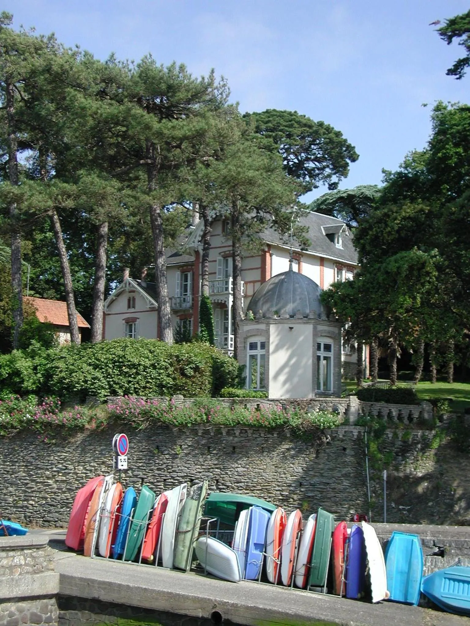 Property building in Hôtel Beau Soleil