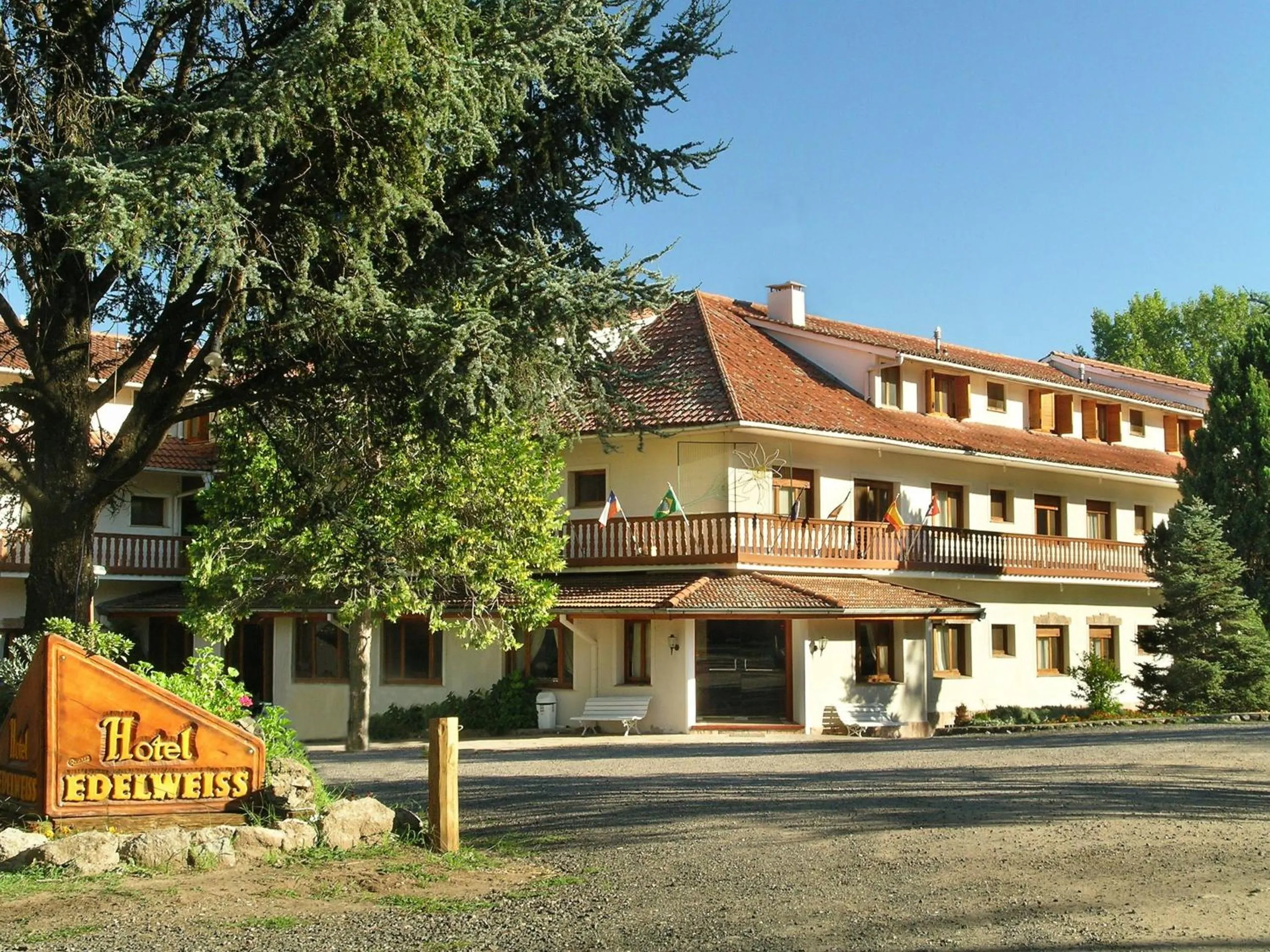 Facade/entrance in Hotel Edelweiss