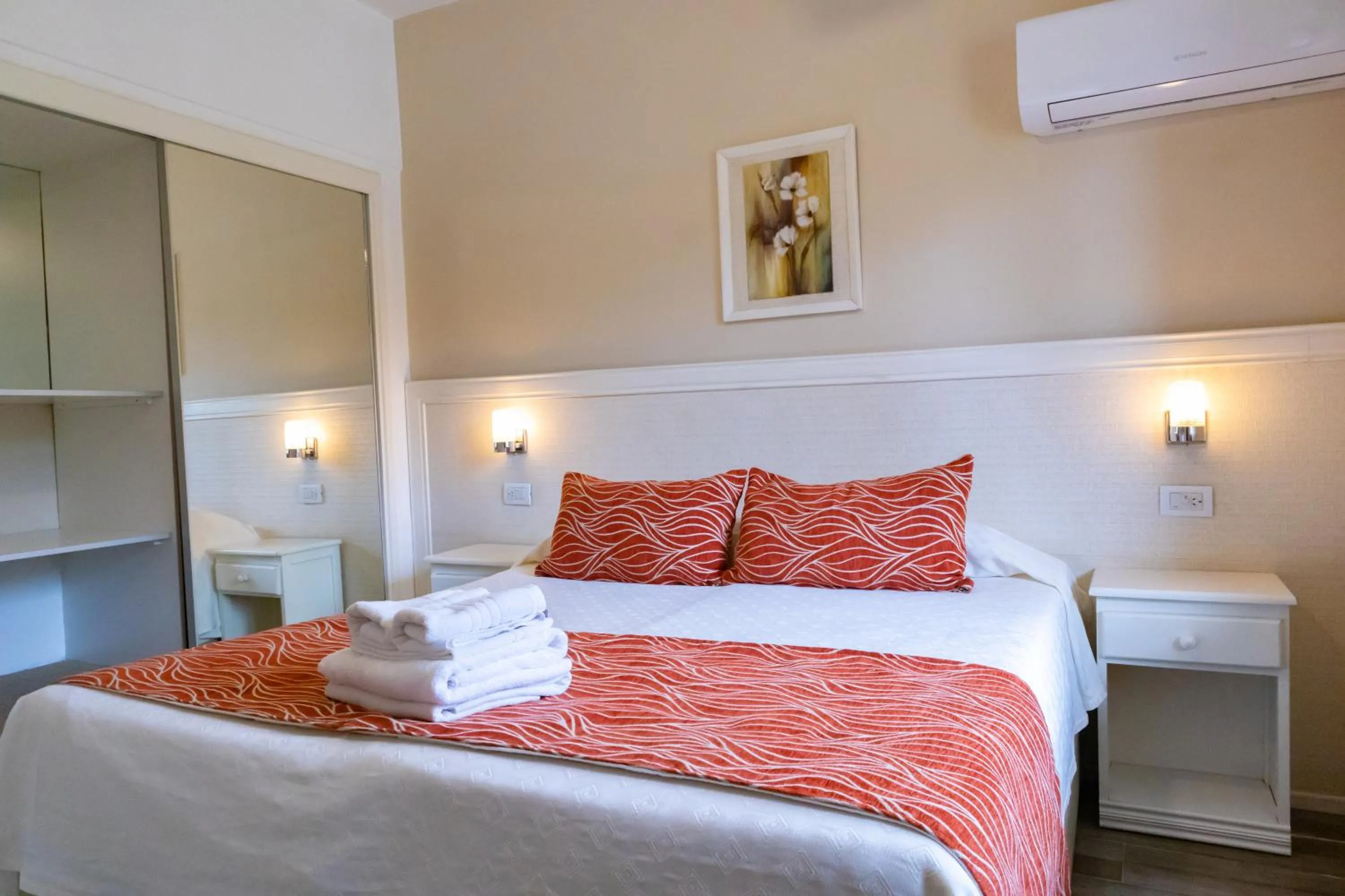 Other, Bed in Hotel Edelweiss