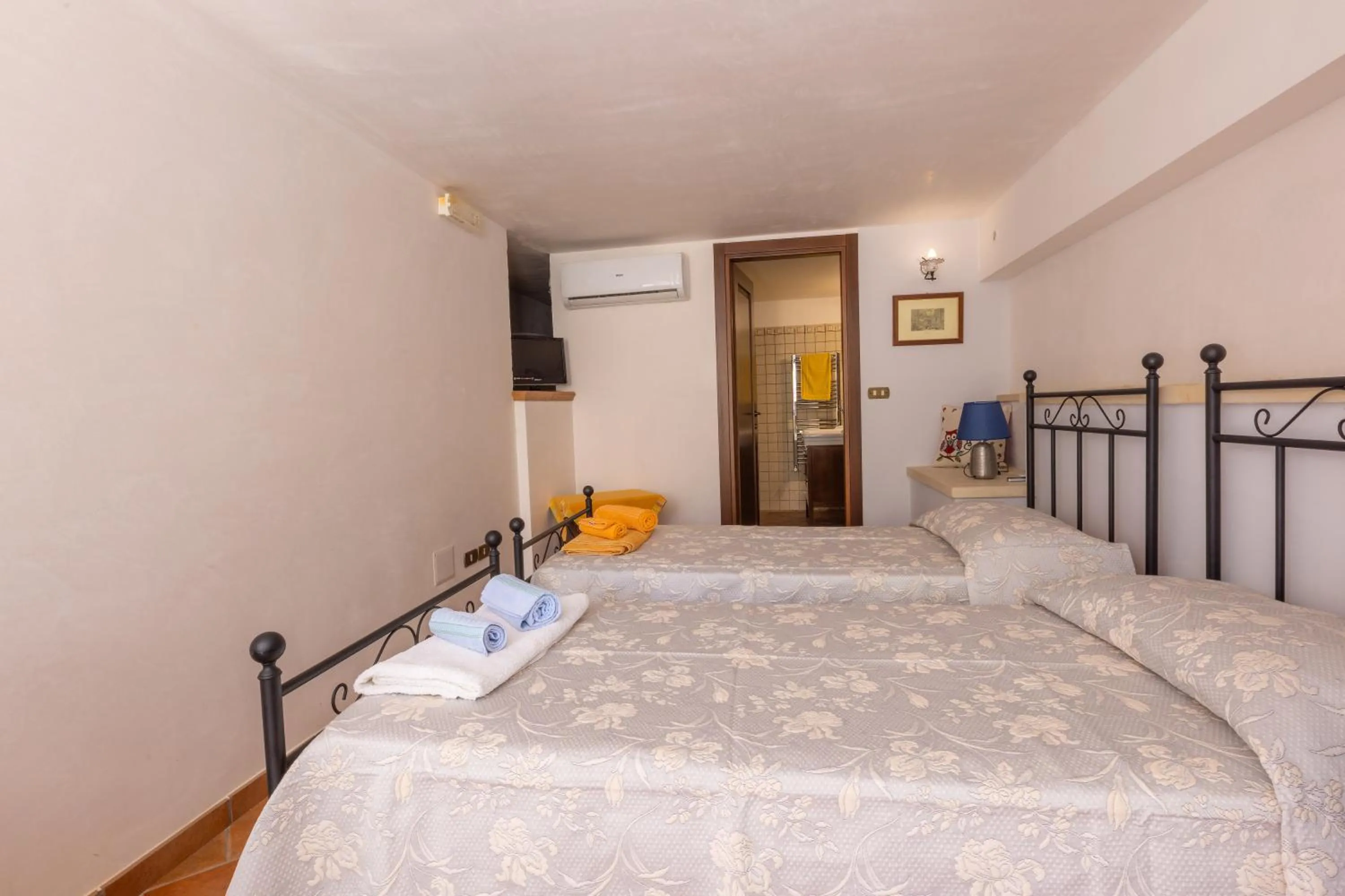 Bedroom, Bed in Casa Ulmi con piscina