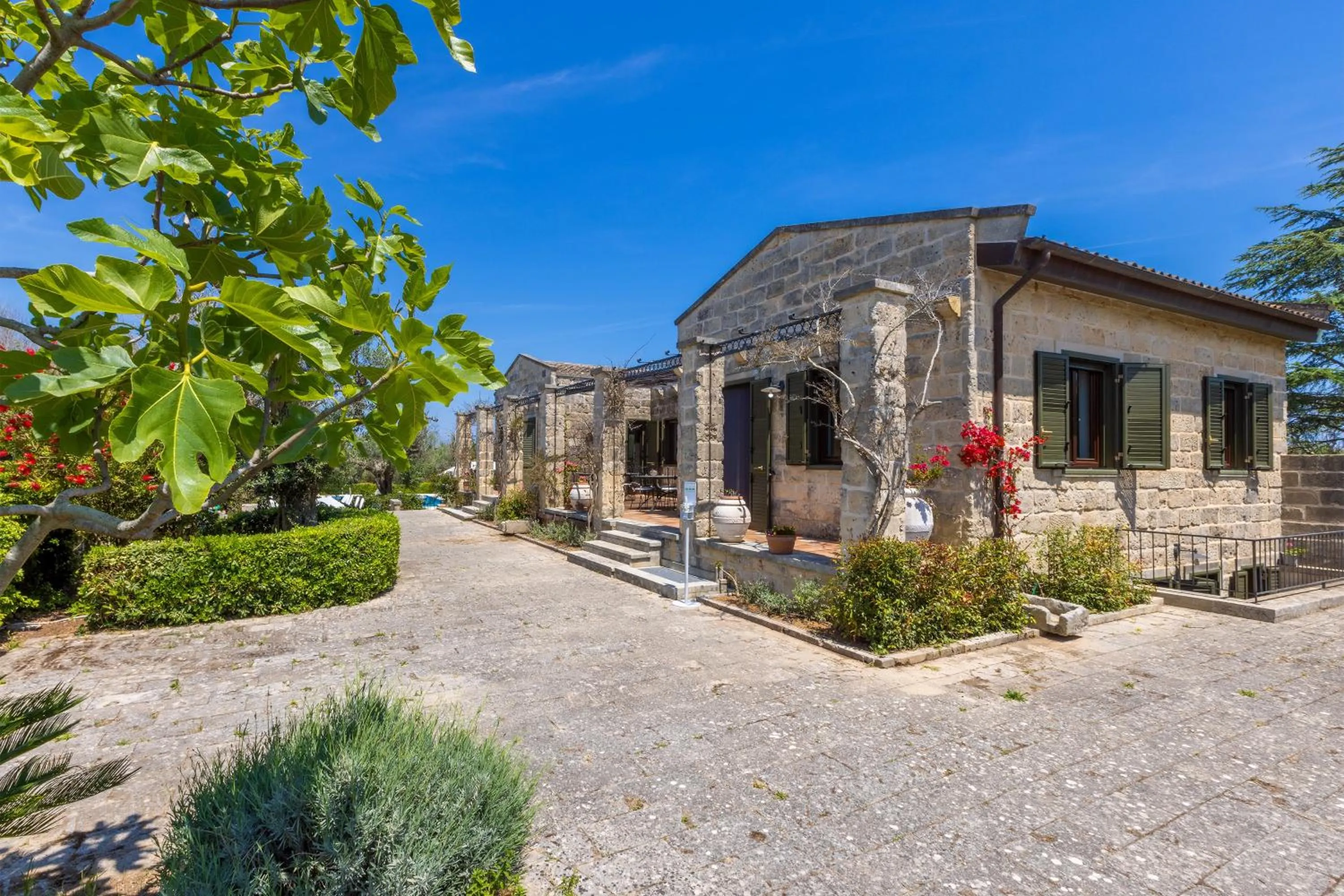 Garden view in Casa Ulmi con piscina