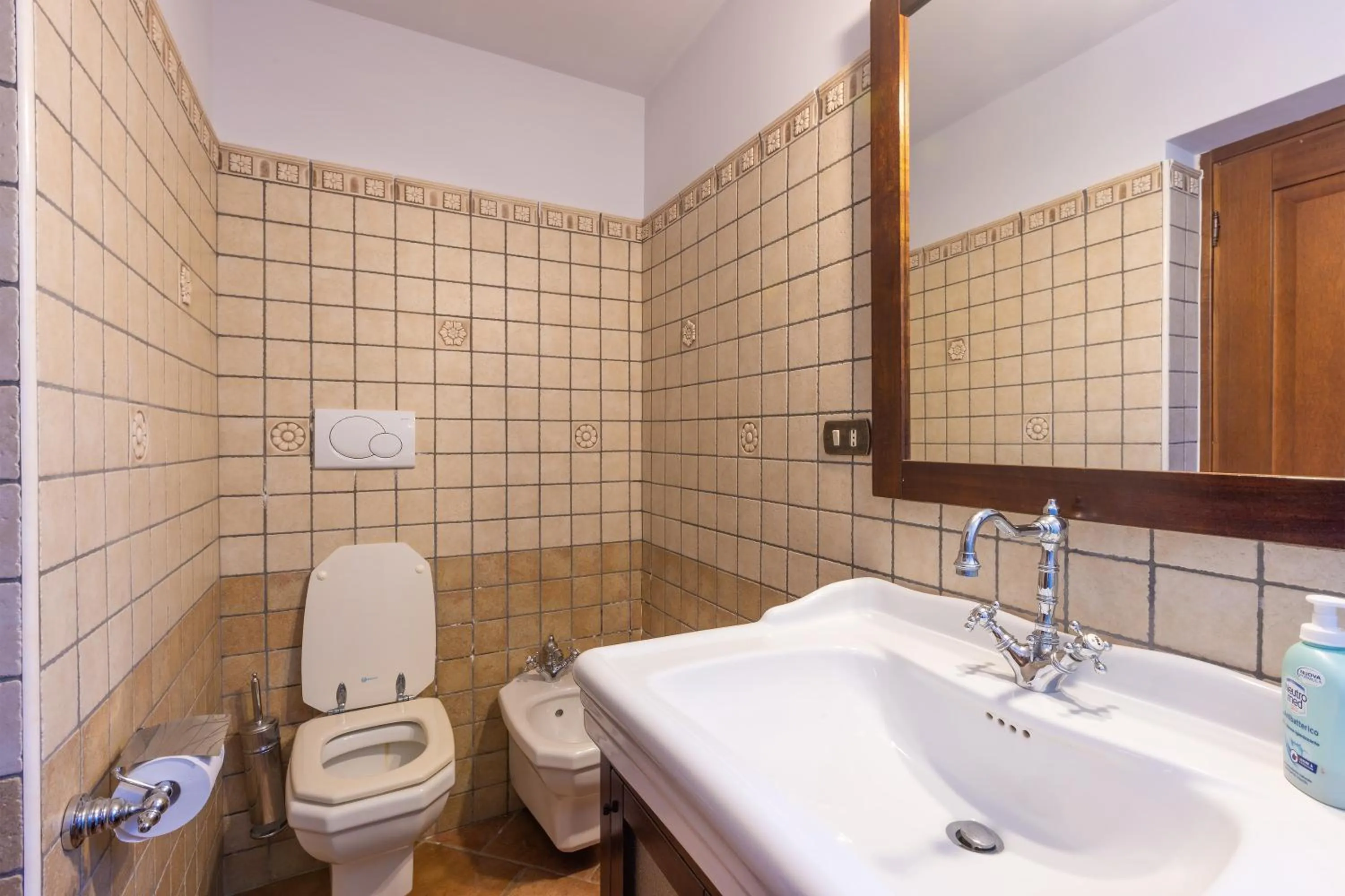 Bathroom in Casa Ulmi con piscina