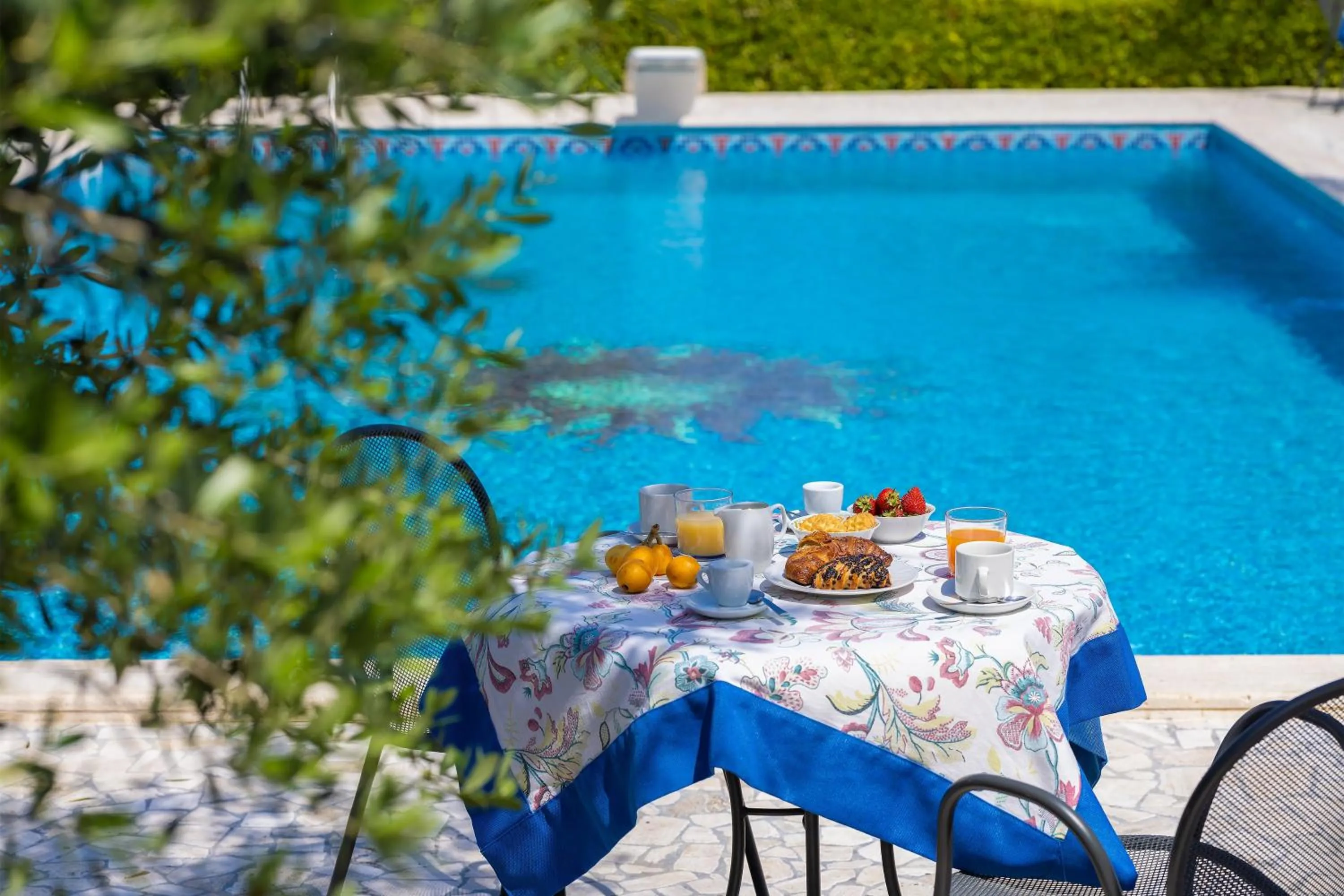 Swimming pool in Casa Ulmi con piscina