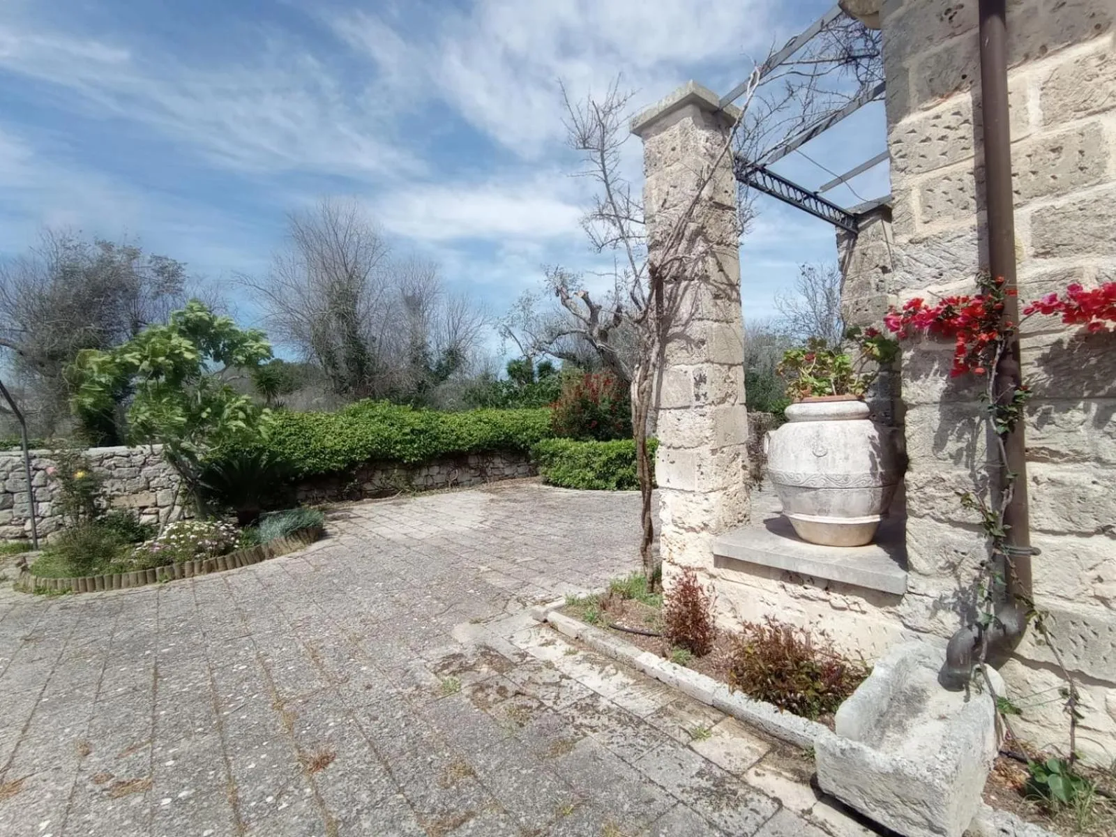 Garden in Casa Ulmi con piscina