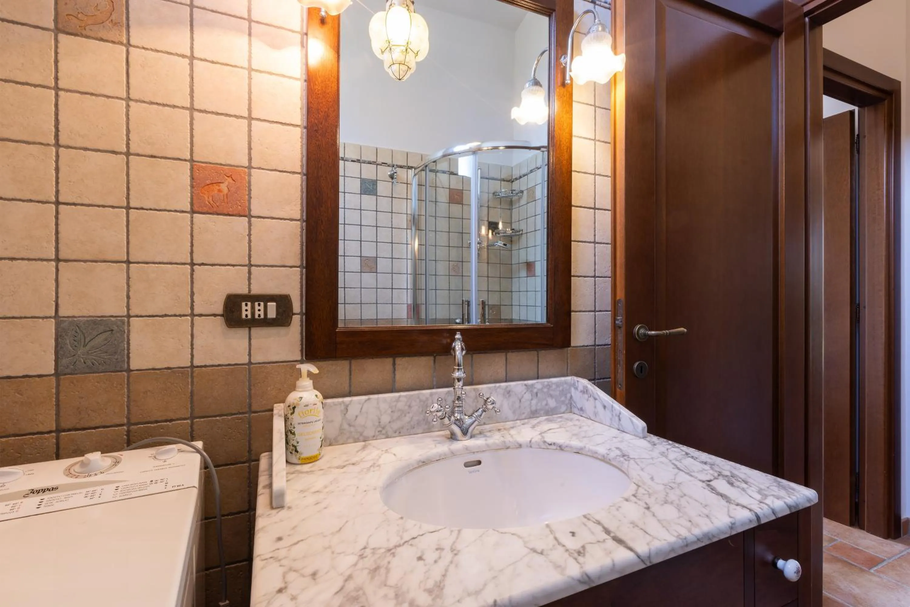 Bathroom in Casa Ulmi con piscina