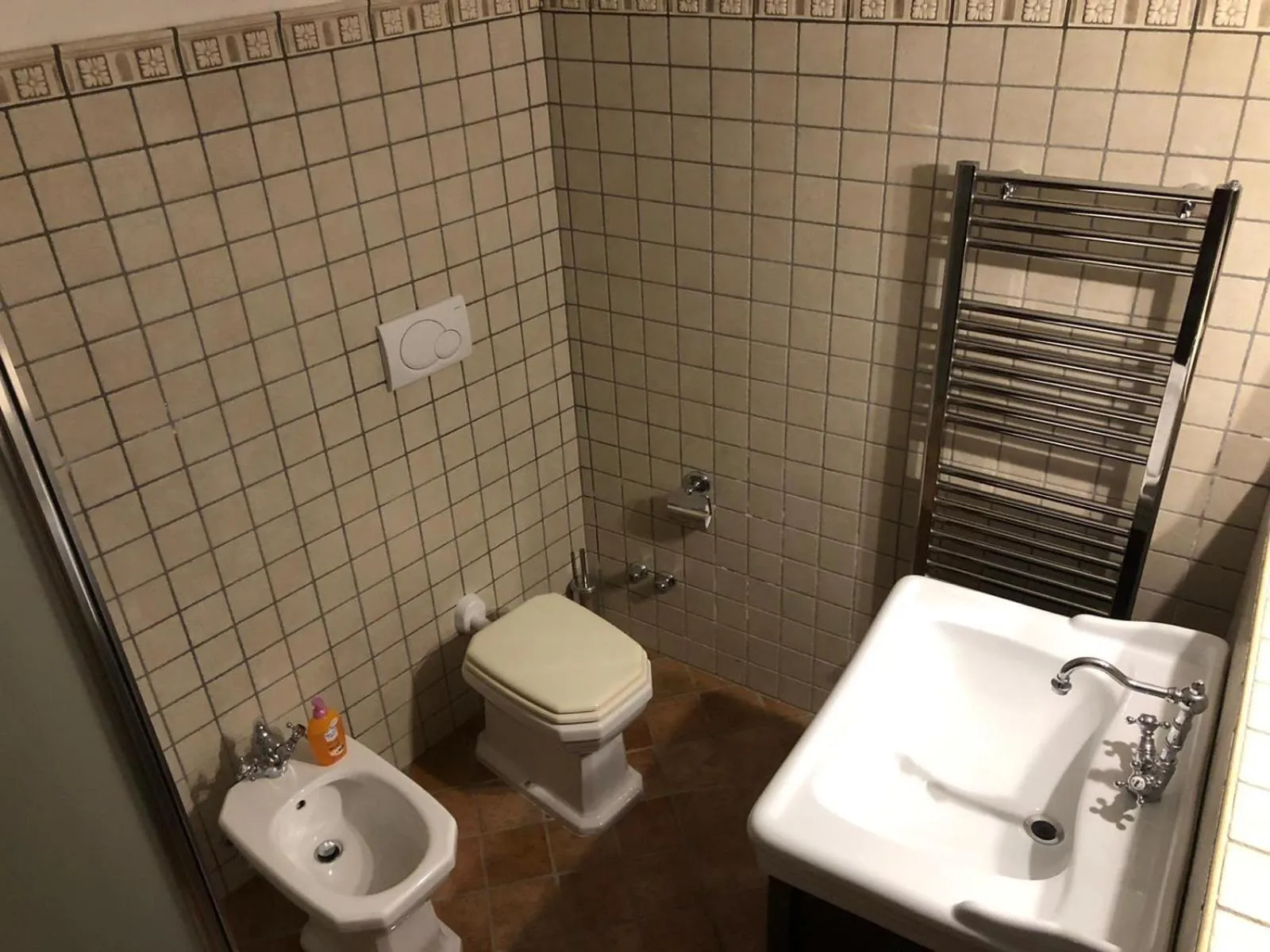 Bathroom in Casa Ulmi con piscina