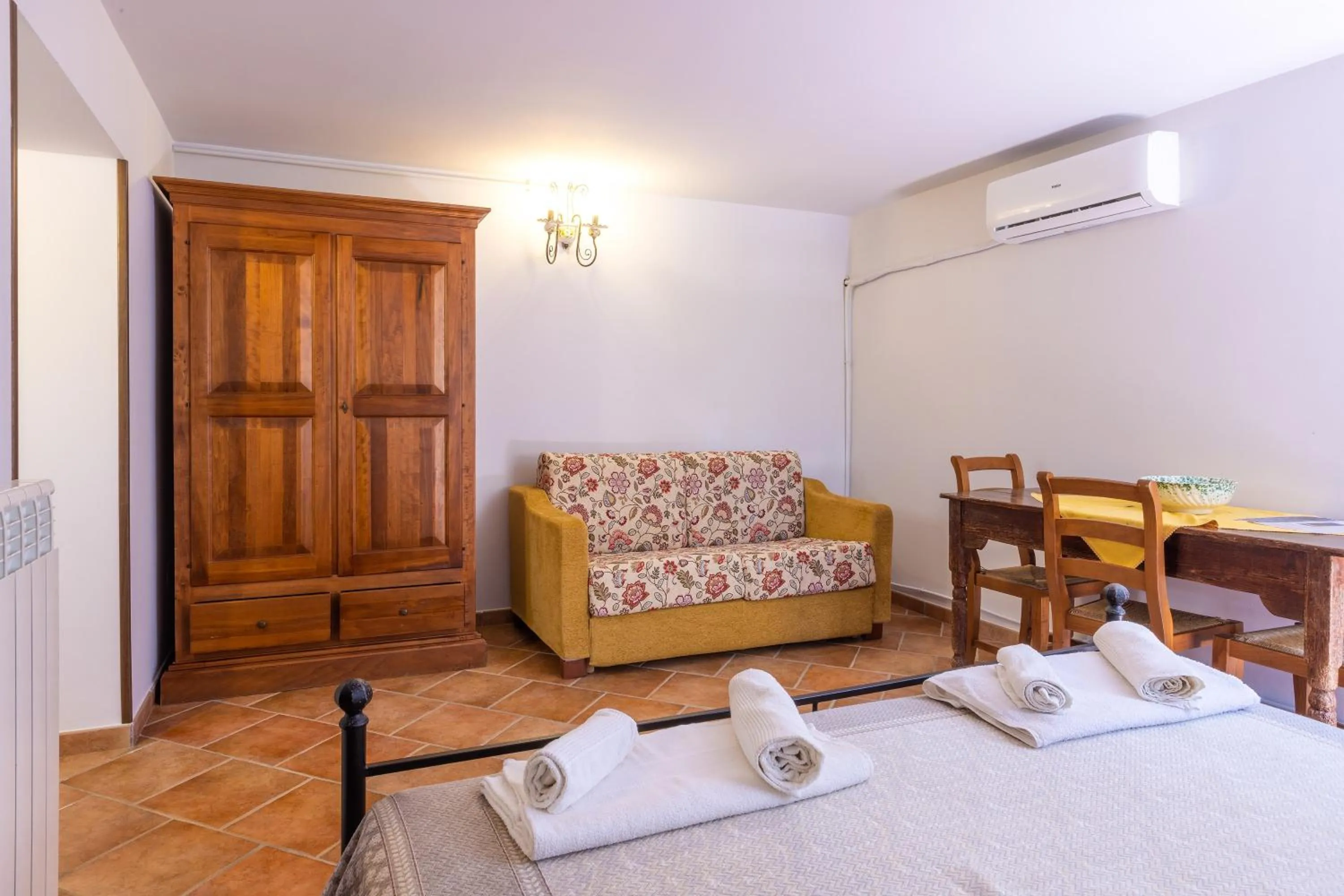 Bedroom, Bed in Casa Ulmi con piscina