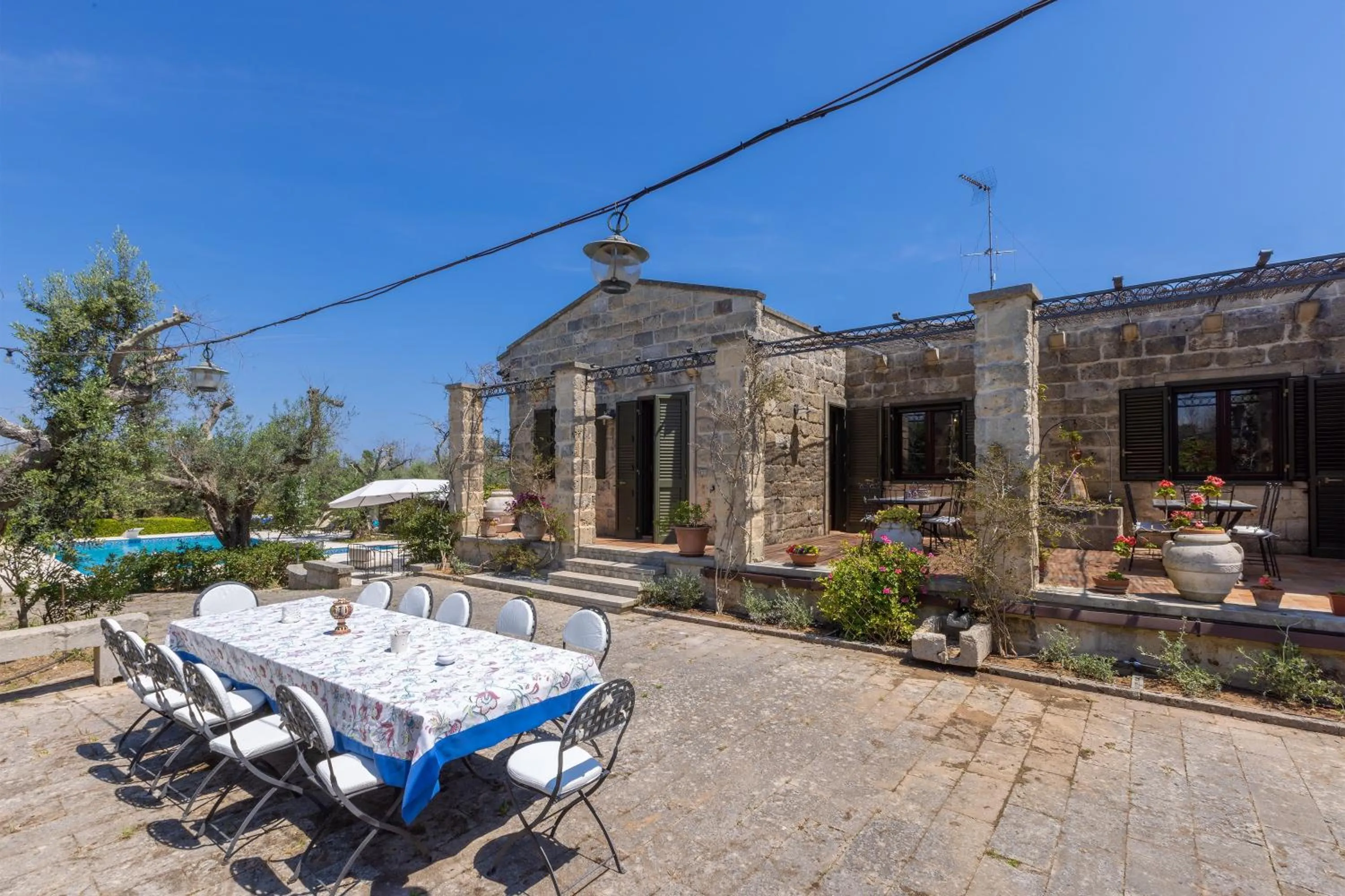 Garden view in Casa Ulmi con piscina