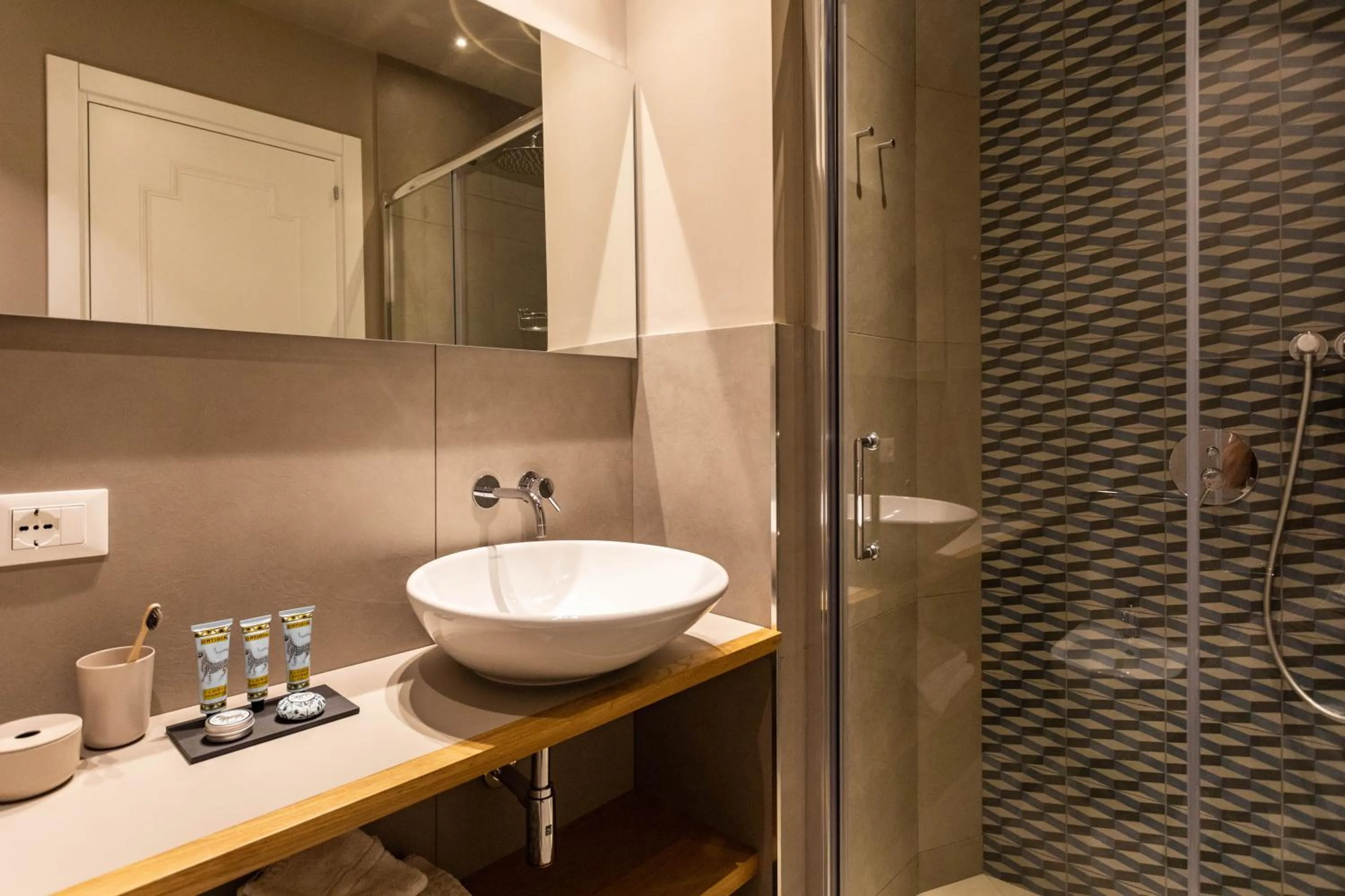 Shower in Villa Masetta - Luxury Suites