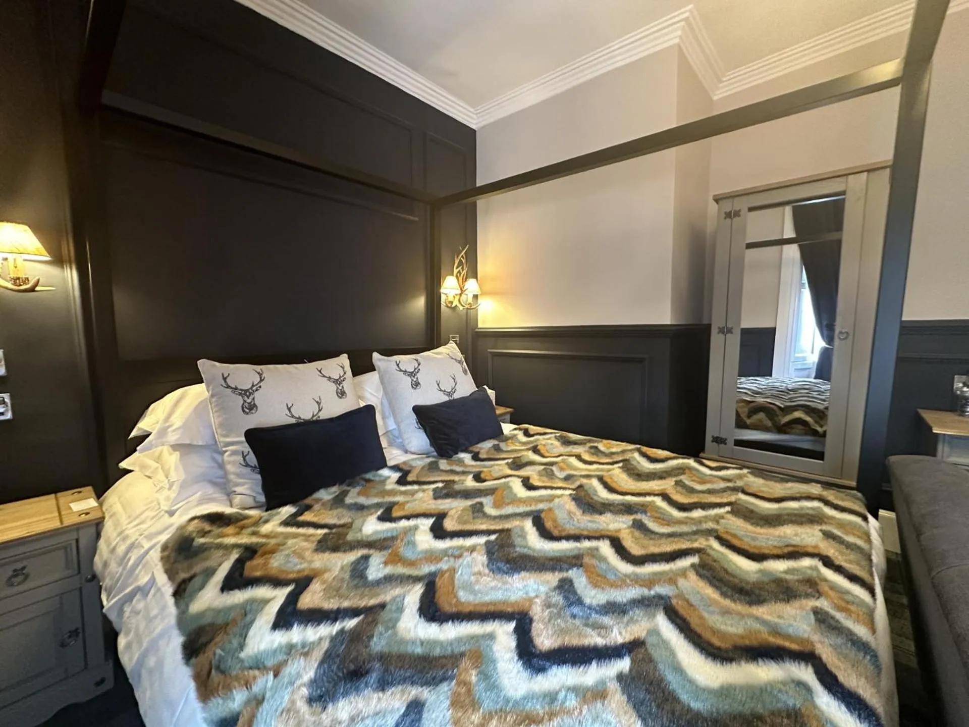 Bed in The Original Rosslyn Inn