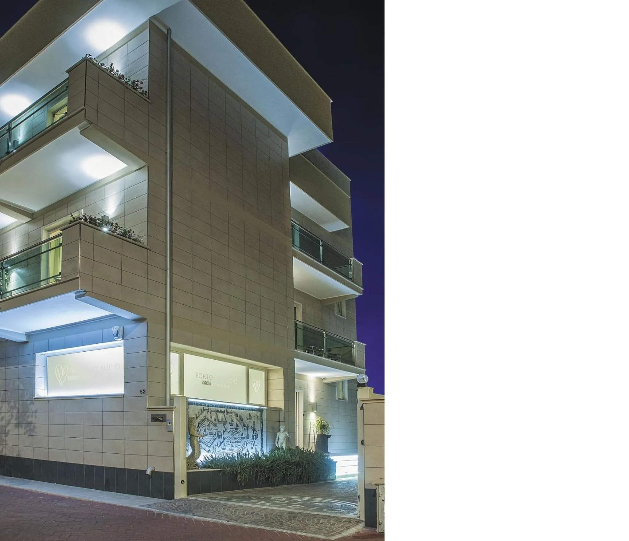 Facade/entrance in Porto Di Claudio