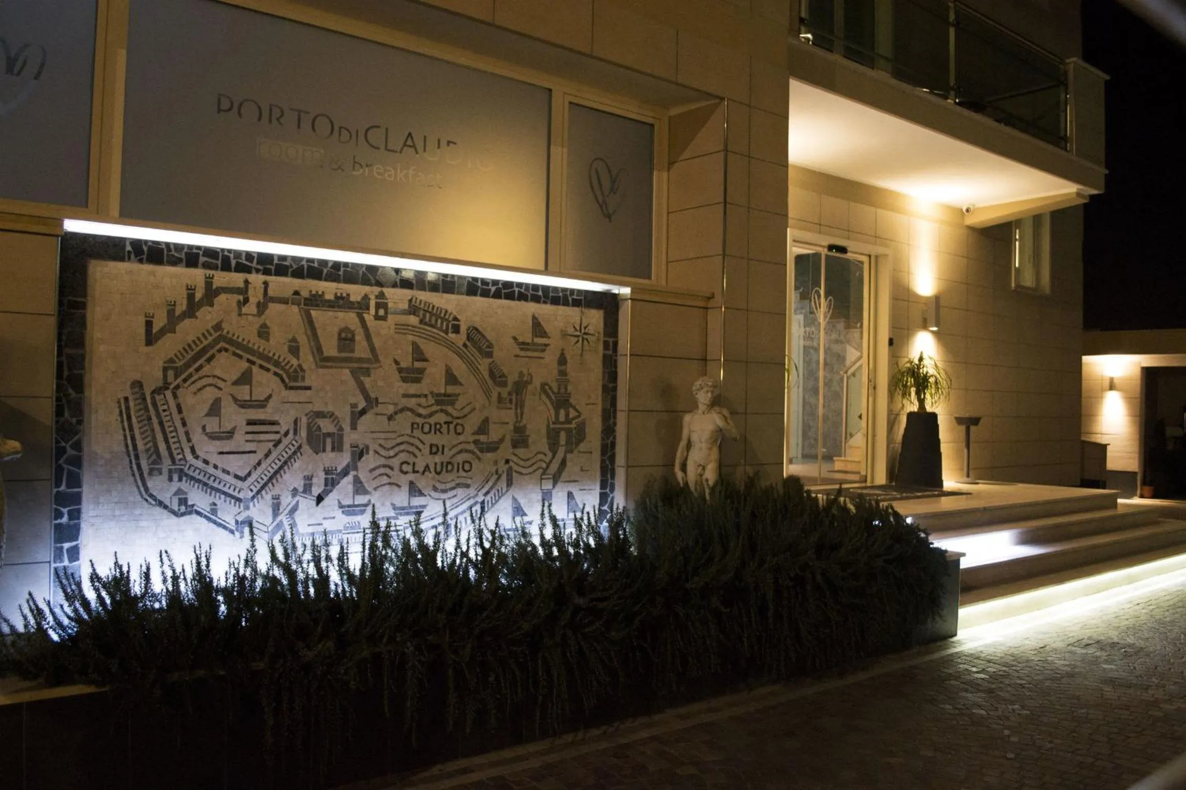 Facade/entrance in Porto Di Claudio